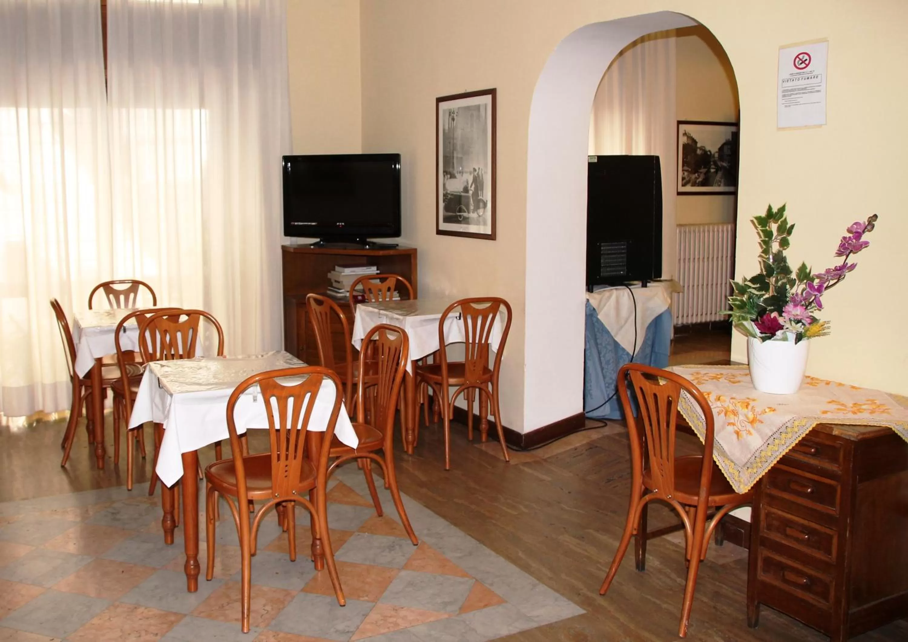 Restaurant/places to eat in Hotel Vecchia Milano