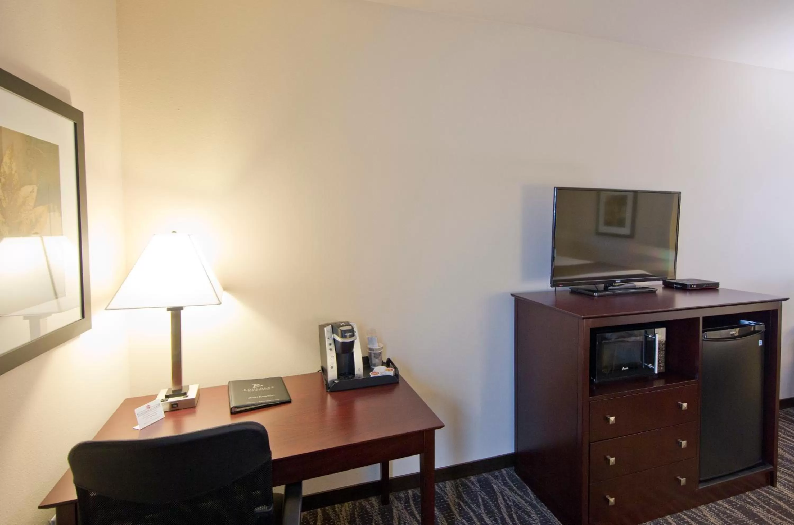 TV and multimedia in Cobblestone Inn & Suites - Boone