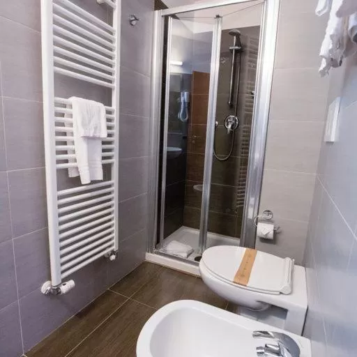 Shower in Hotel Gabbiano