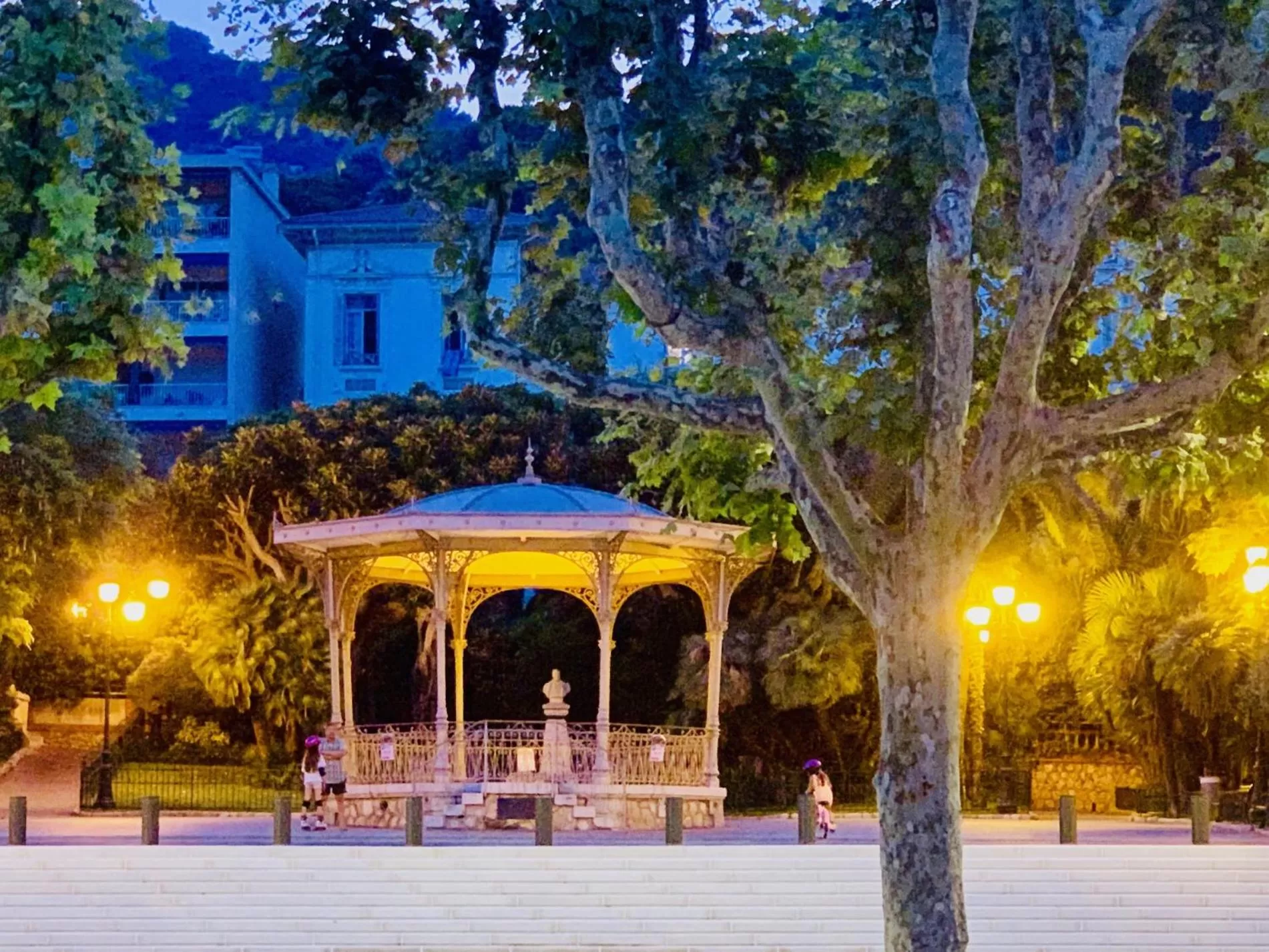 Landmark view in Hotel Select