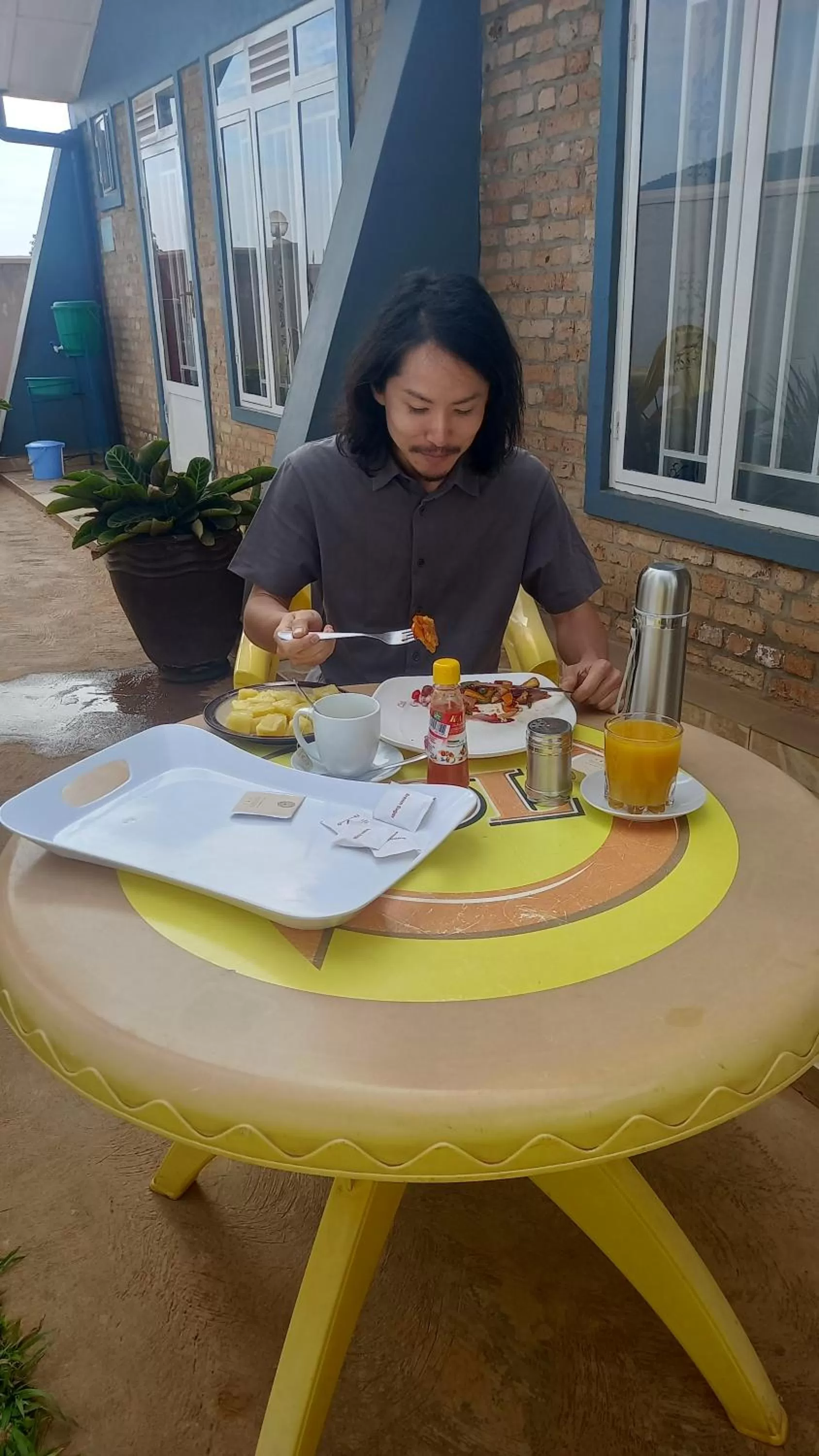 Breakfast in Tommy's Budget Rooms