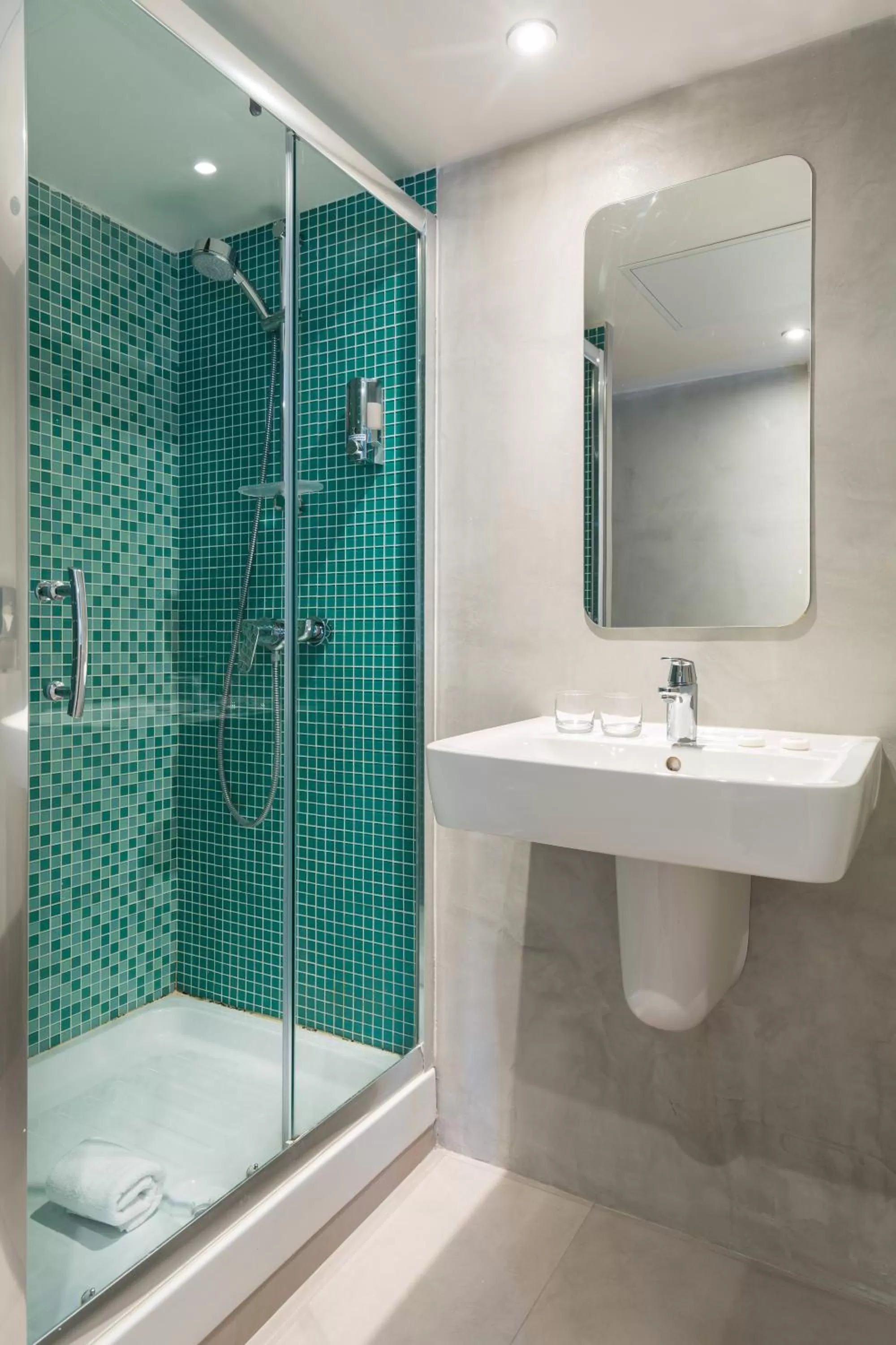 Bathroom in Hotel OHM by Happyculture