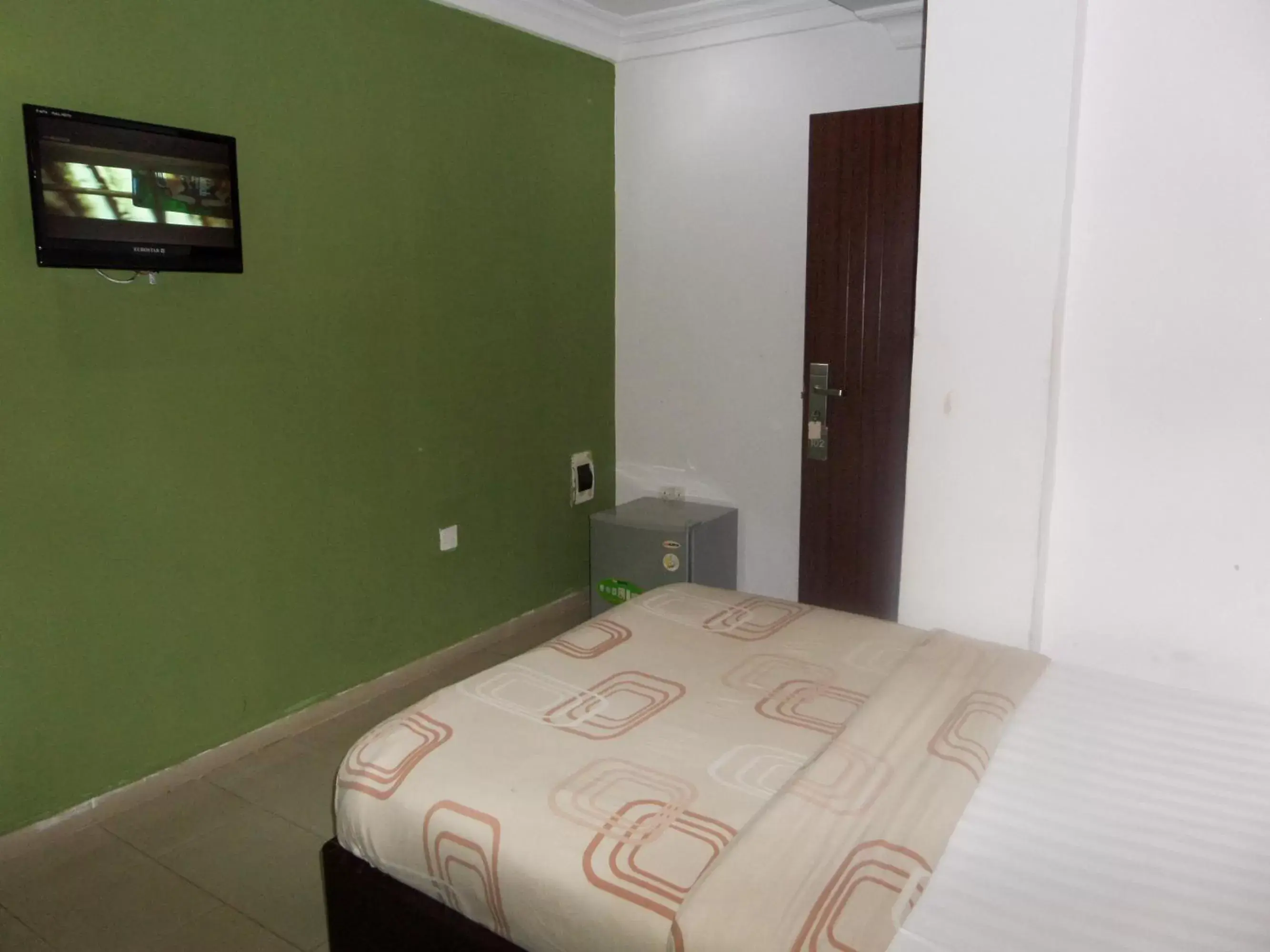 Budget Double Room in TheoDawn Hotels @ Suite 29 Budget Double Room in TheoDawn Hotels @ Suite 29