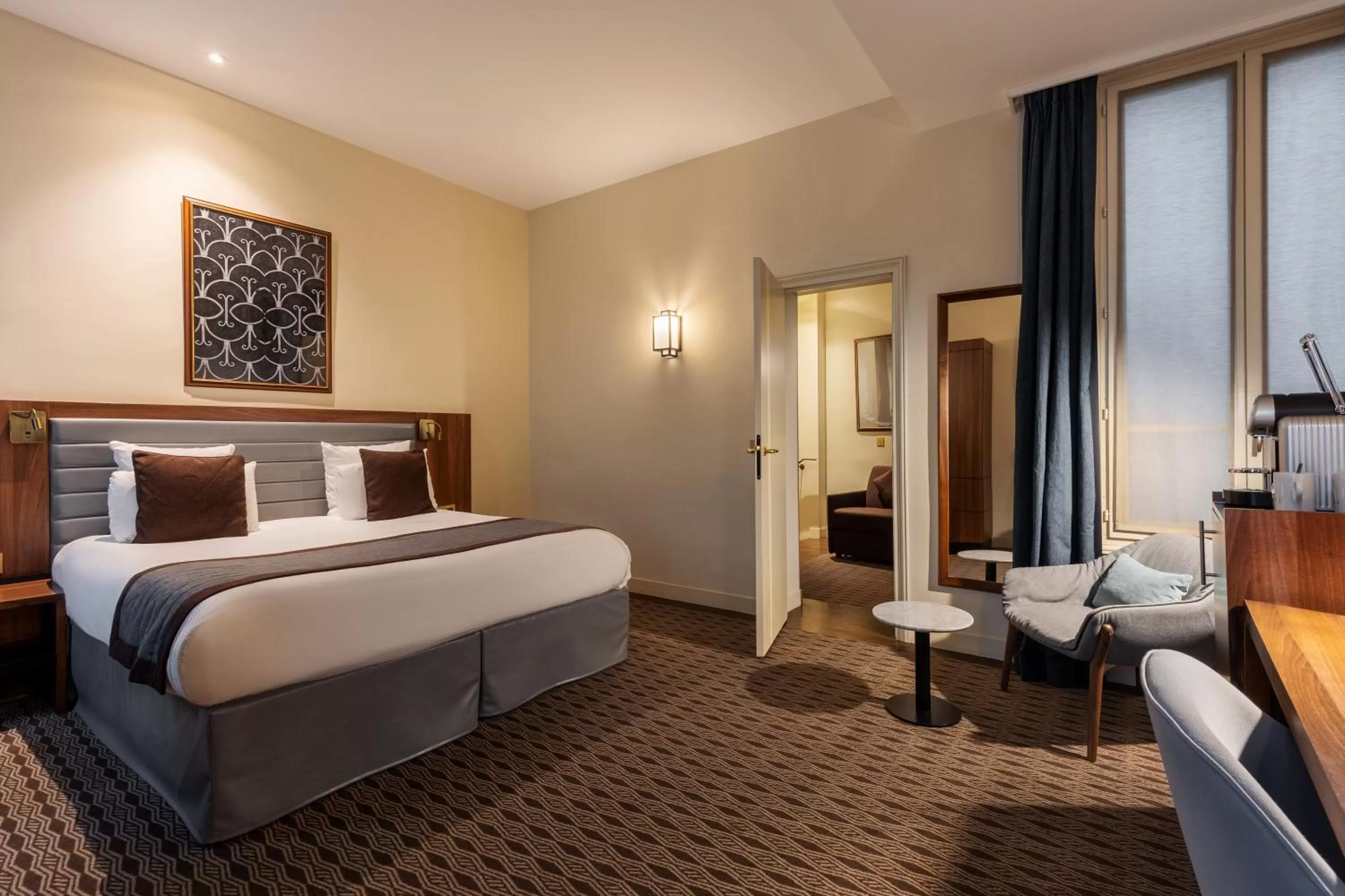 Bedroom, Bed in Hôtel Mayflower Opera