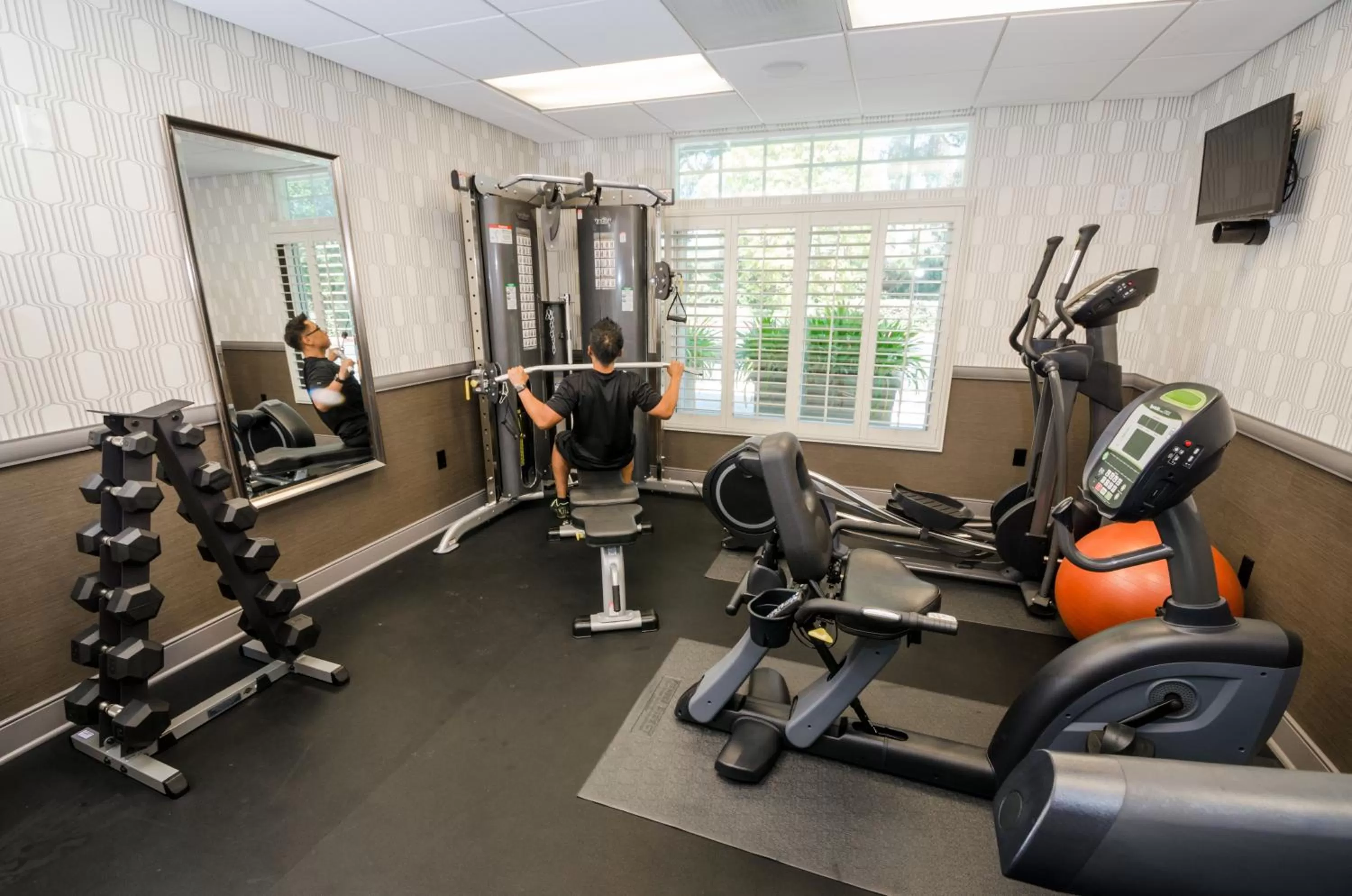 Fitness centre/facilities in West Inn & Suites