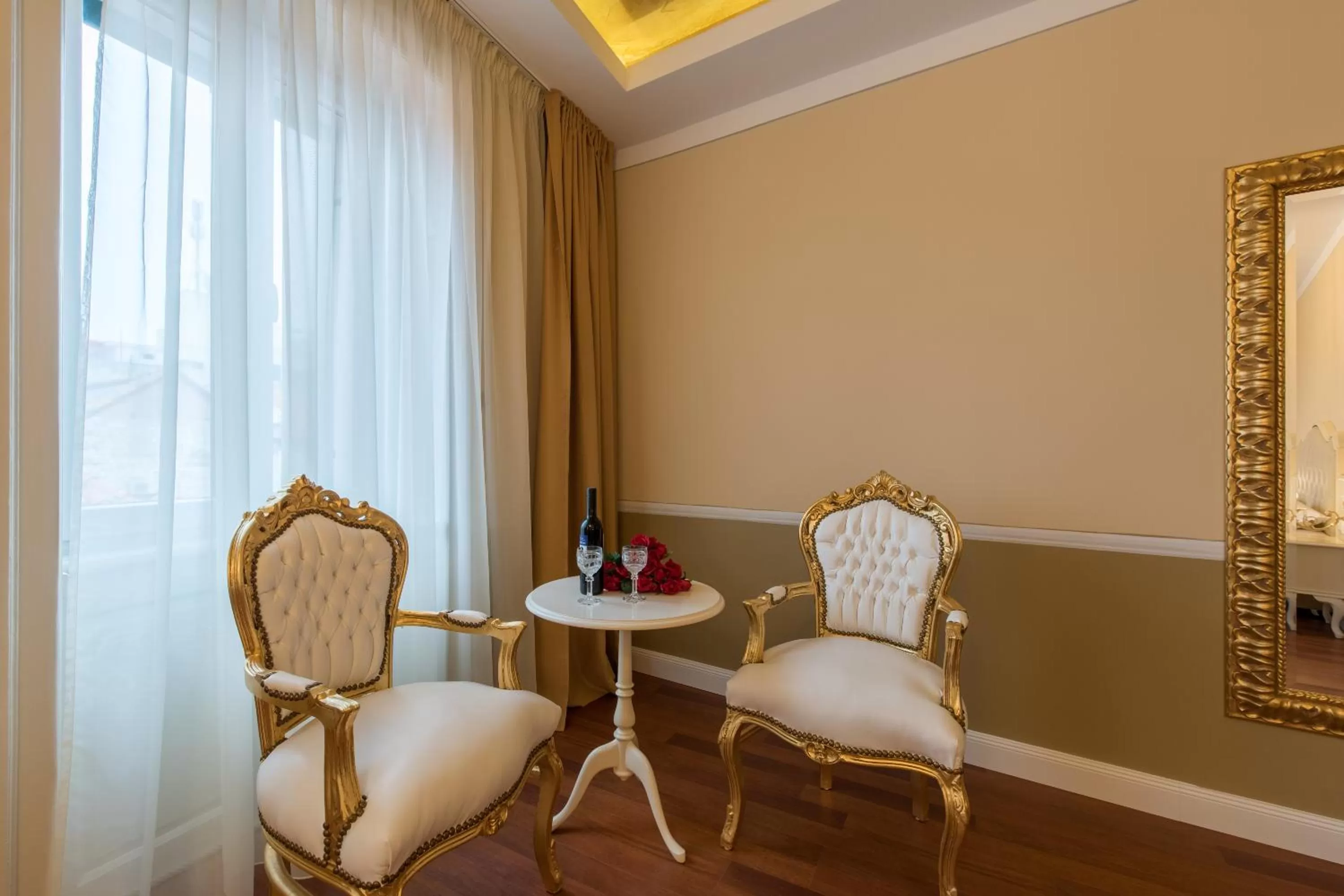 Living room in Central Square Heritage Hotel