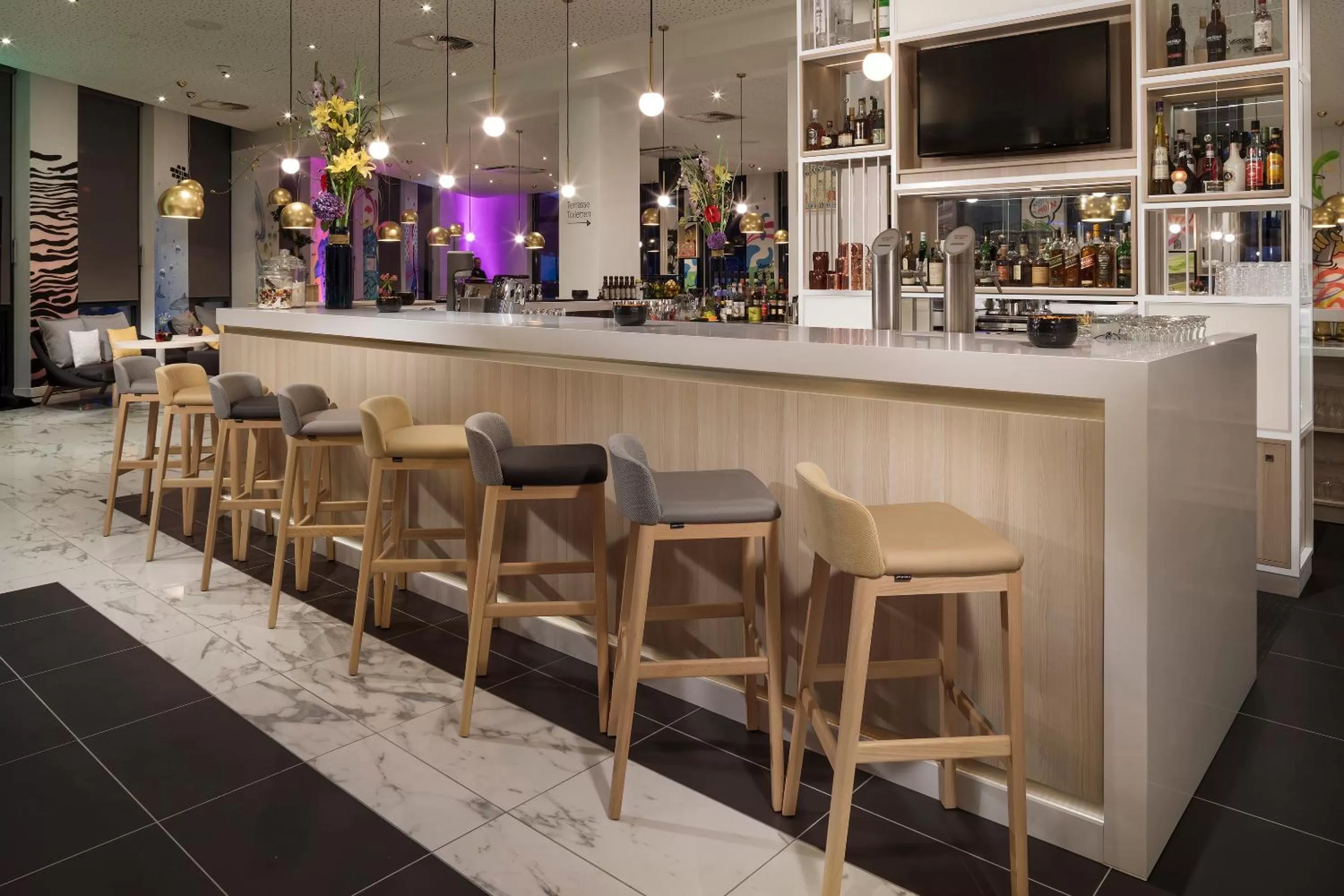 Lounge or bar in INNSiDE by Meliá Hamburg Hafen