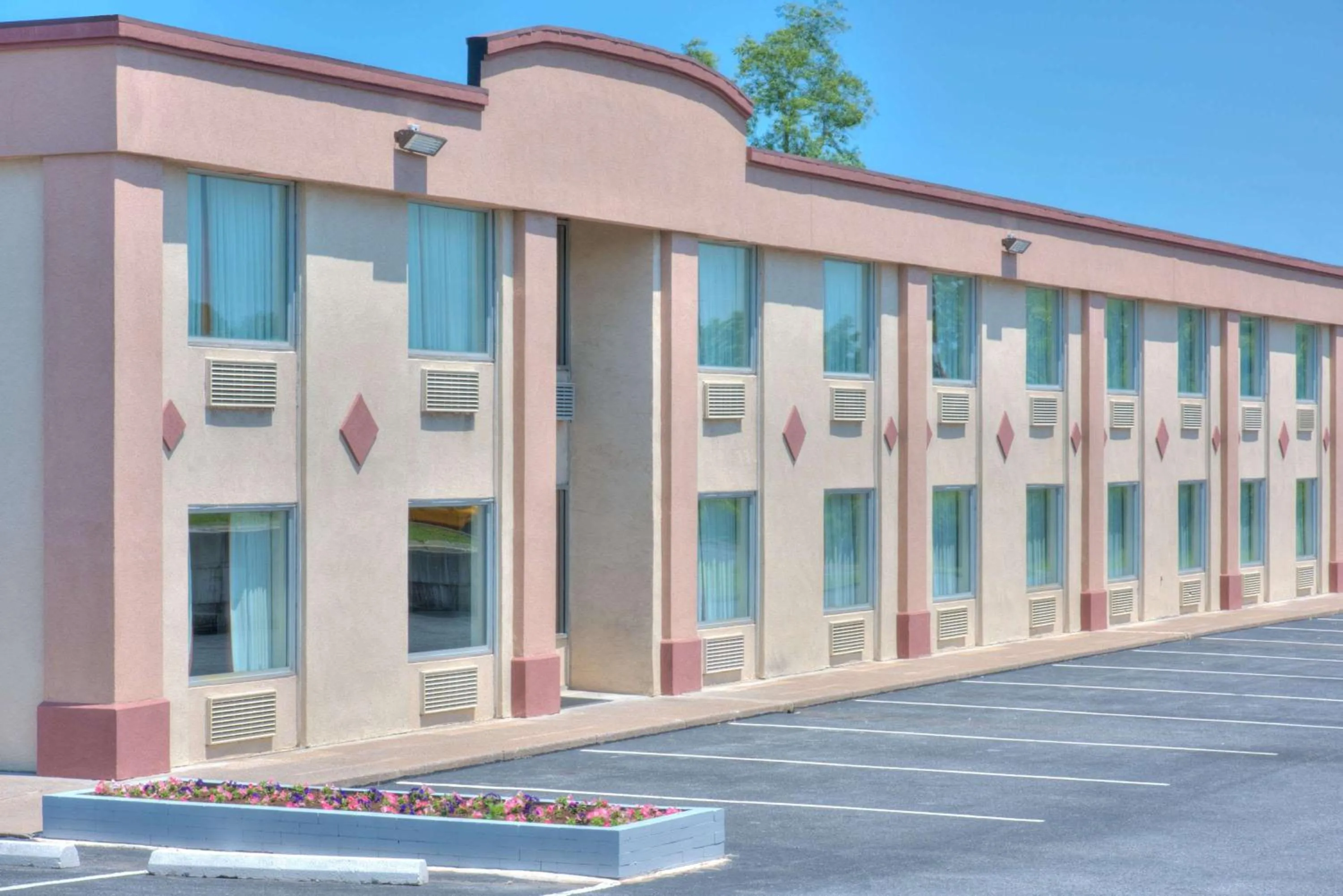 Property building in Express Inn Harrisburg South New Cumberland