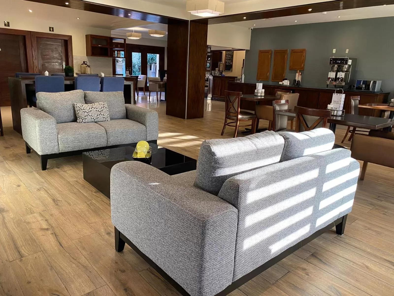 Lobby or reception in Best Western Plus Chihuahua Aeropuerto