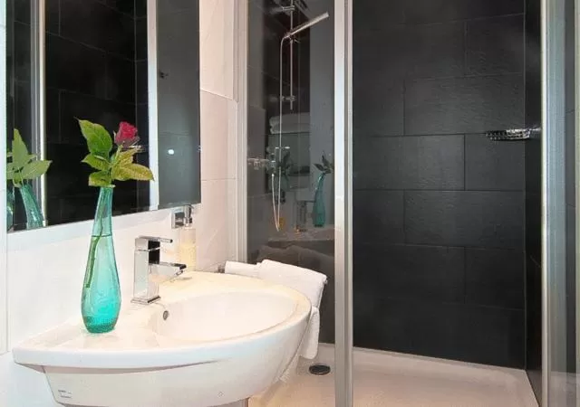 Shower, Bathroom in Apartments am Prinzenplatz - Superior