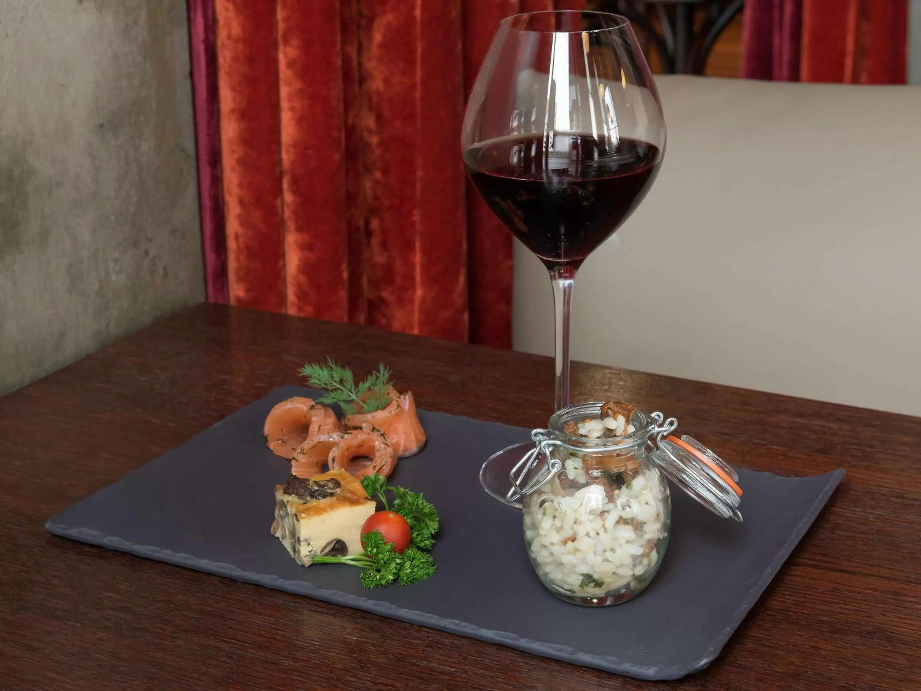 Restaurant/places to eat in Mercure Lyon Centre - Gare Part Dieu