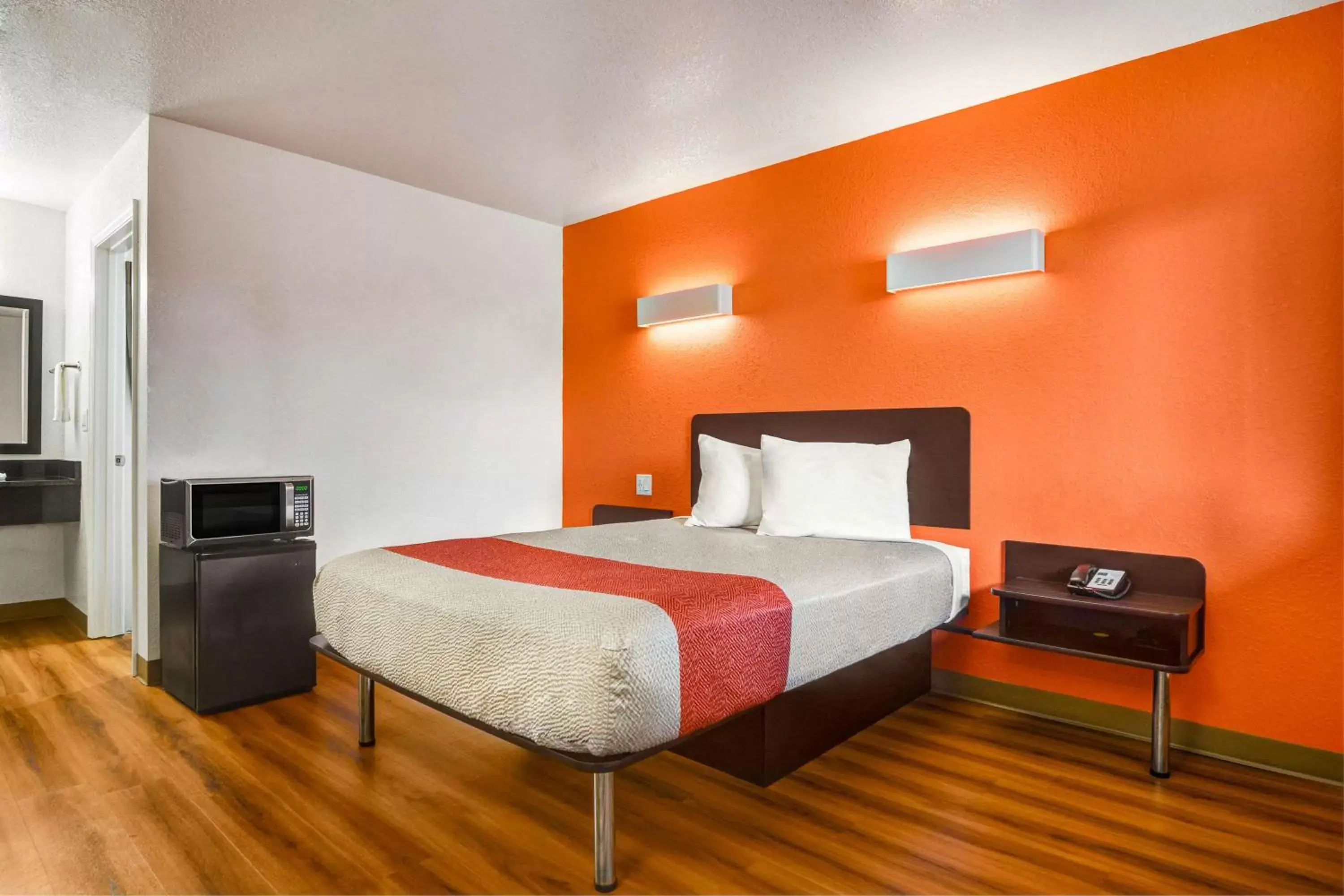 Deluxe Queen Room - Smoking in Motel 6-Moultrie, GA Deluxe Queen Room - Smoking in Motel 6-Moultrie, GA