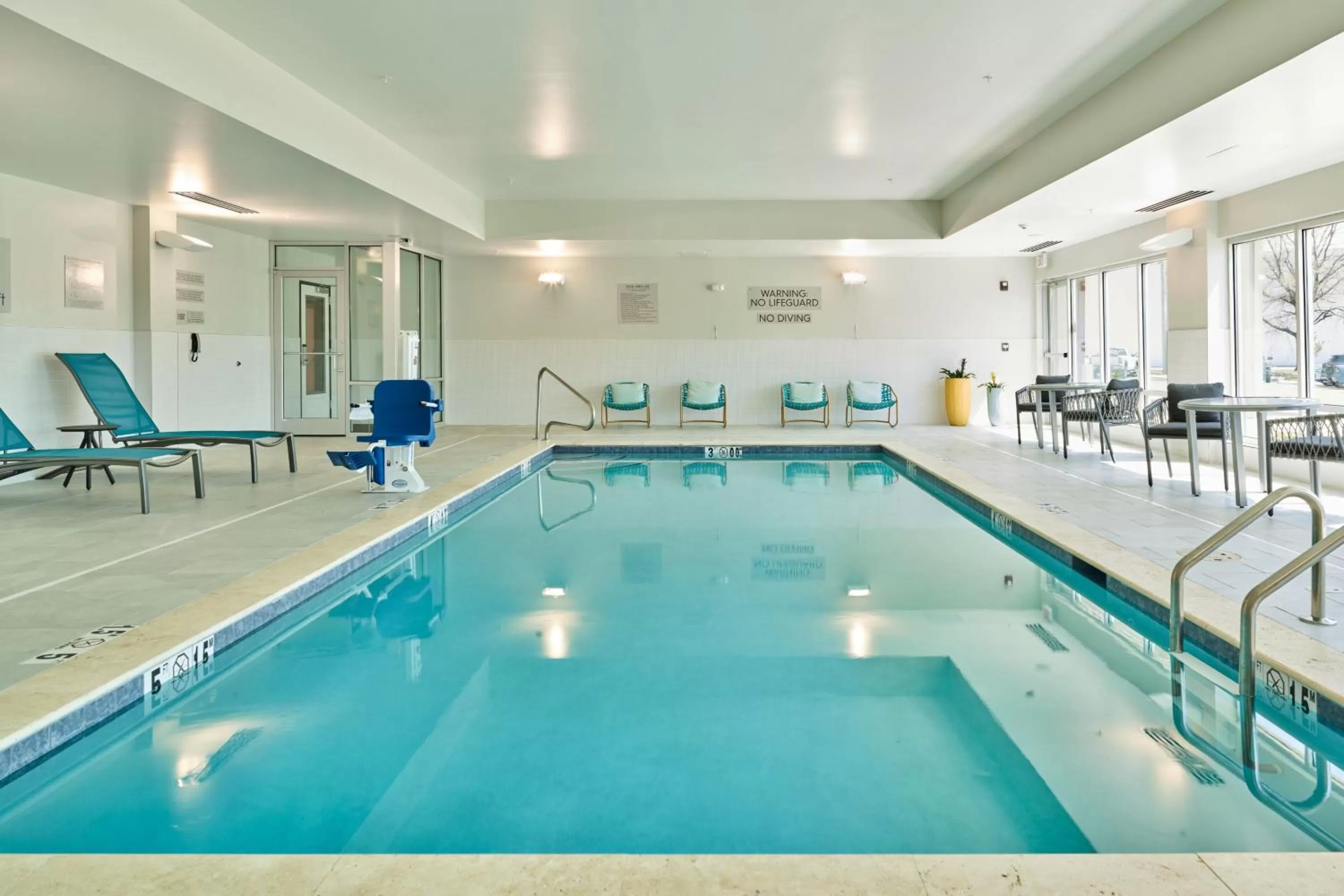 Swimming pool in TownePlace Suites by Marriott Hixson
