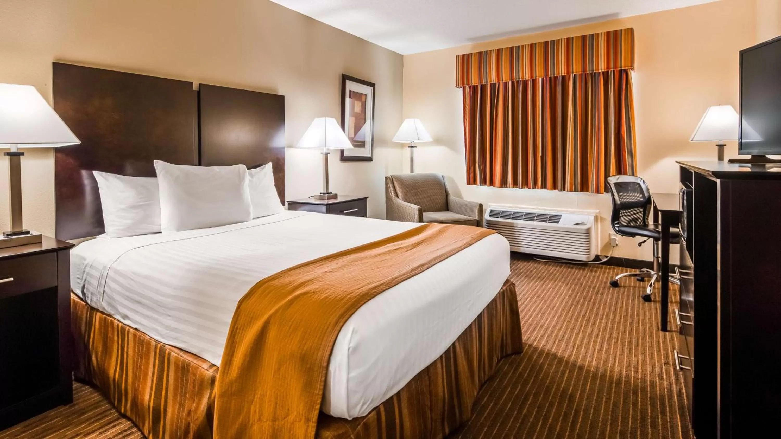 Photo of the whole room, Bed in Best Western Muncie