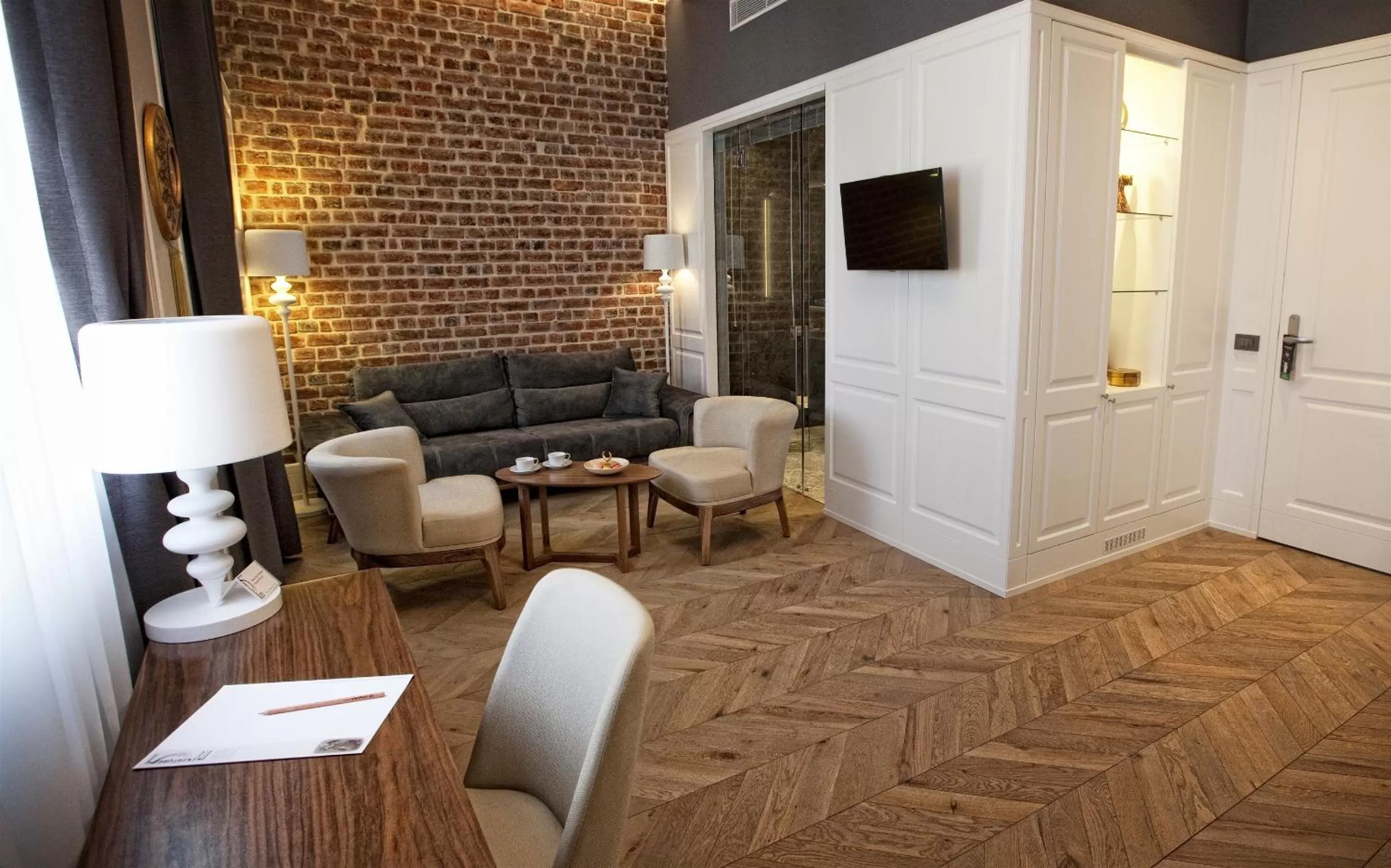 TV and multimedia in Hotel Miniature - Ottoman Mansion