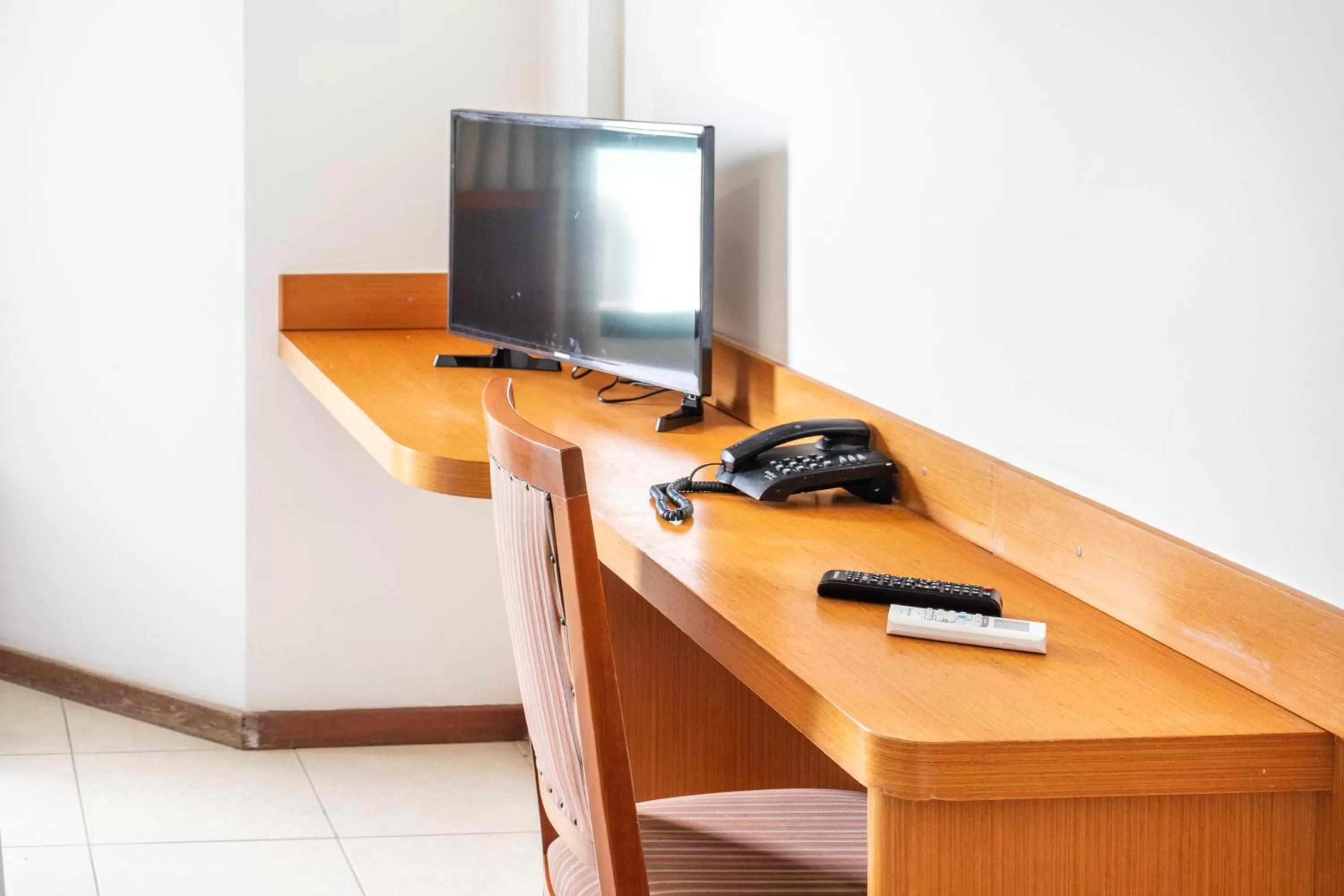 Communal lounge/ TV room in Praia a Vista Salvador Hotel
