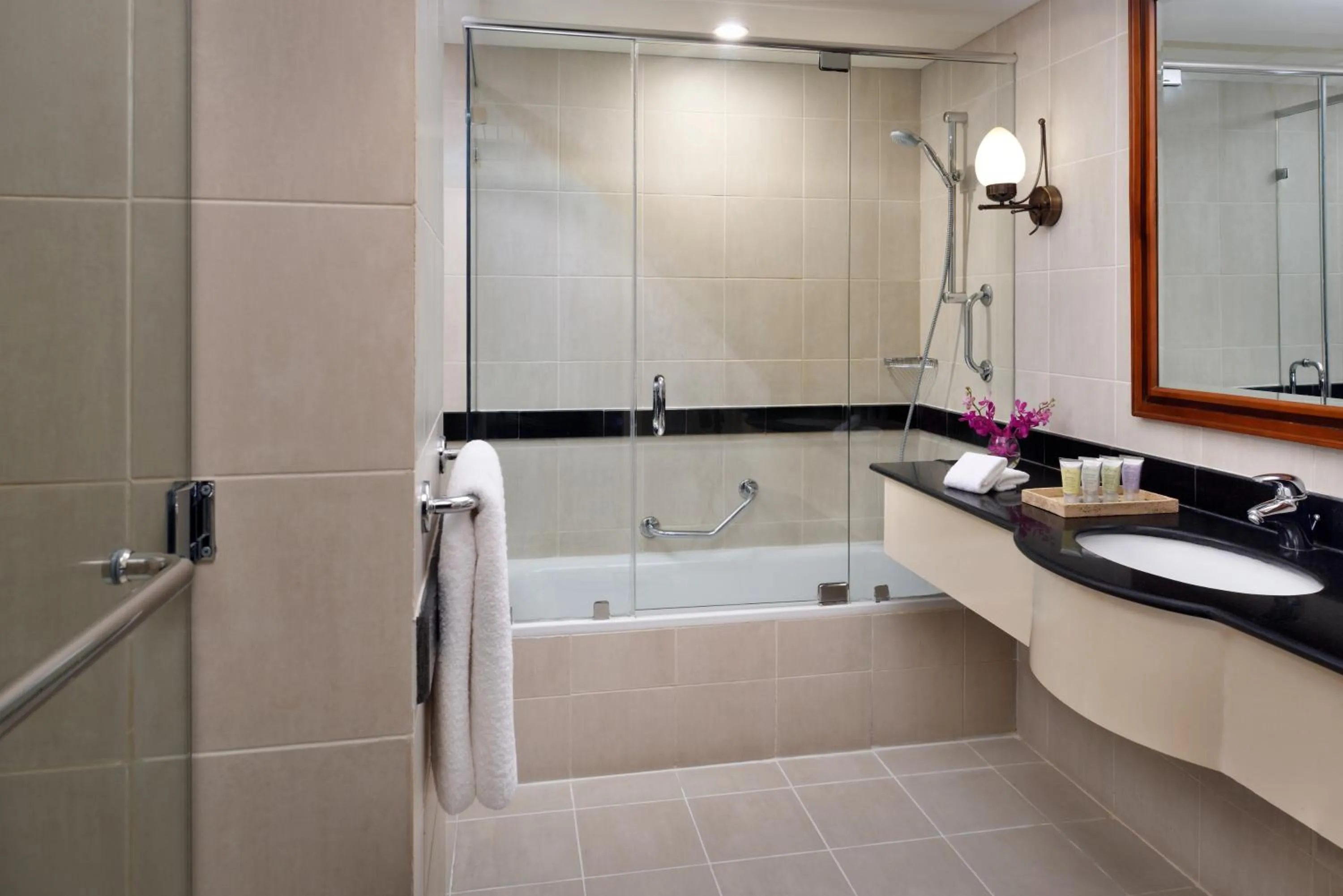 Shower in Mövenpick Resort & Residences Aqaba