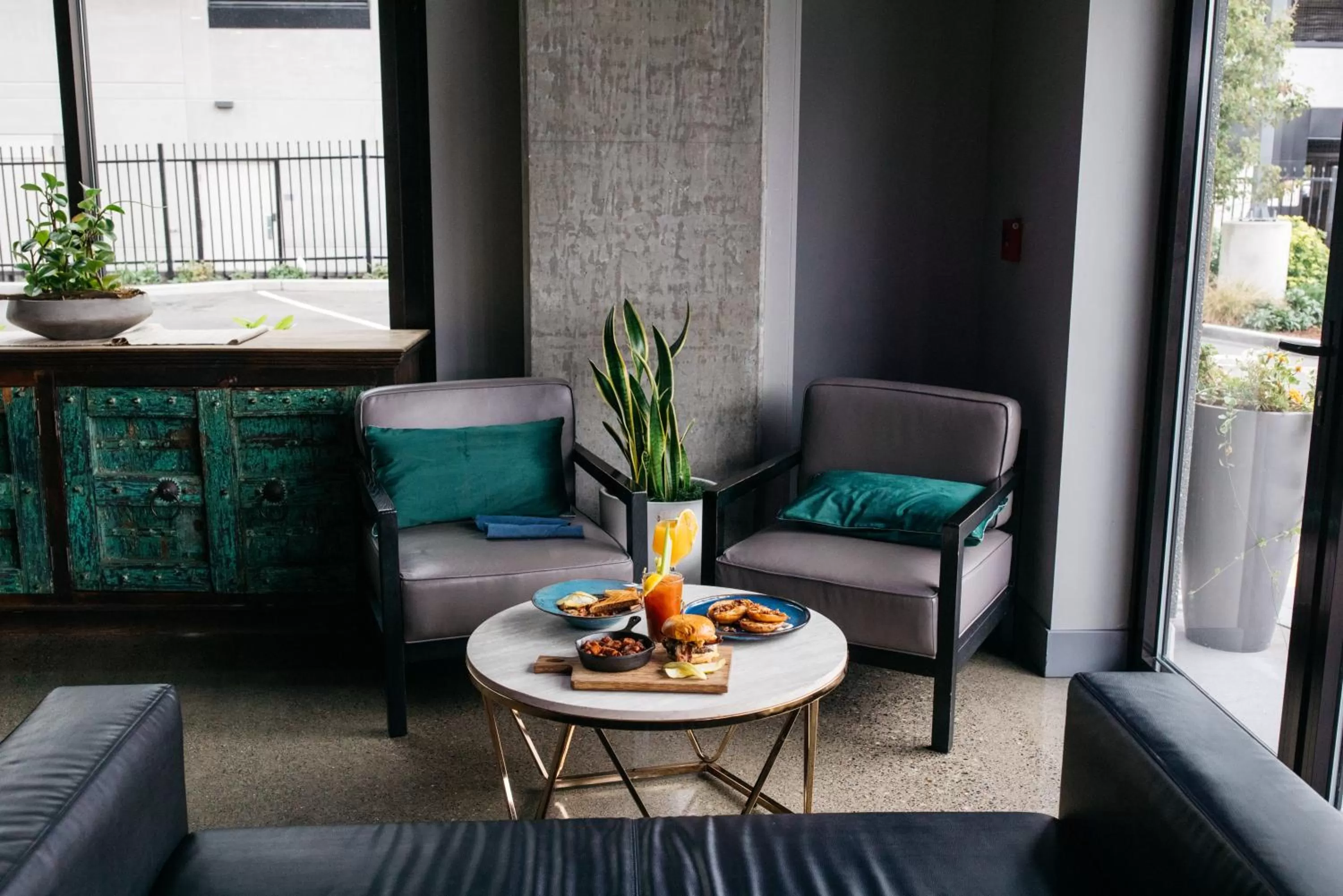 Restaurant/places to eat in Hotel Interurban Seattle Airport SeaTac