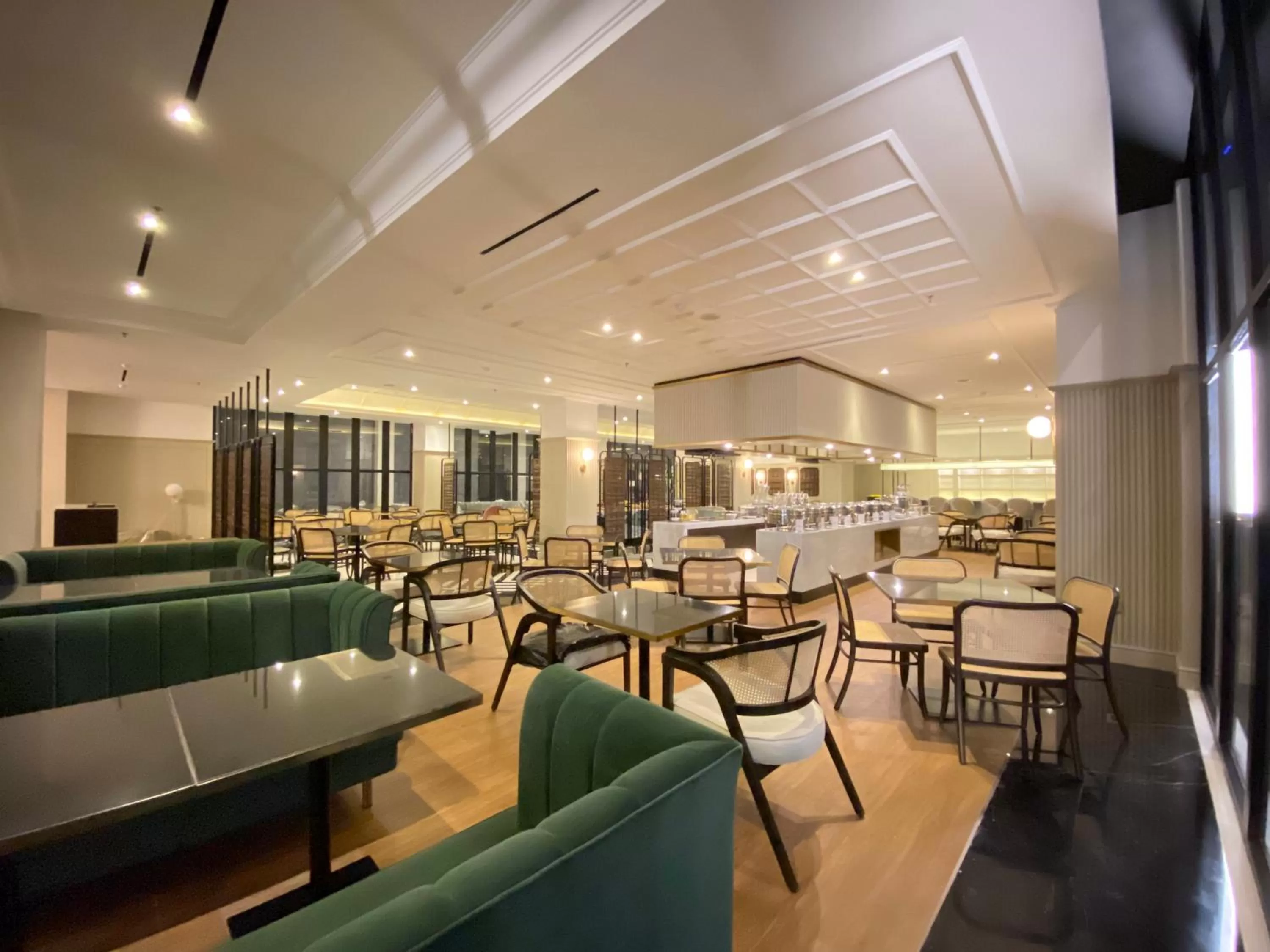 Restaurant/Places to Eat in Maia Hotel Jakarta