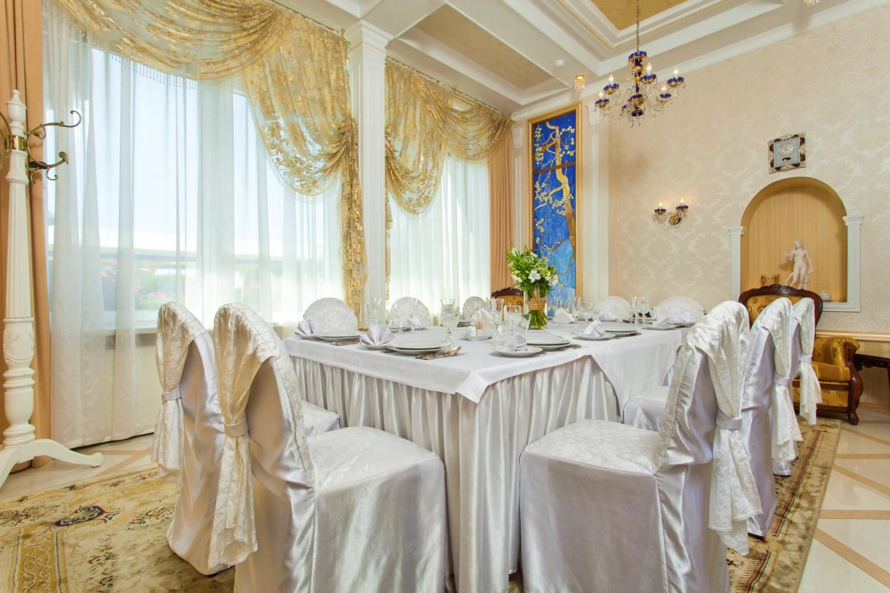 Restaurant/places to eat, Banquet Facilities in Conference Hotel Suputnyk