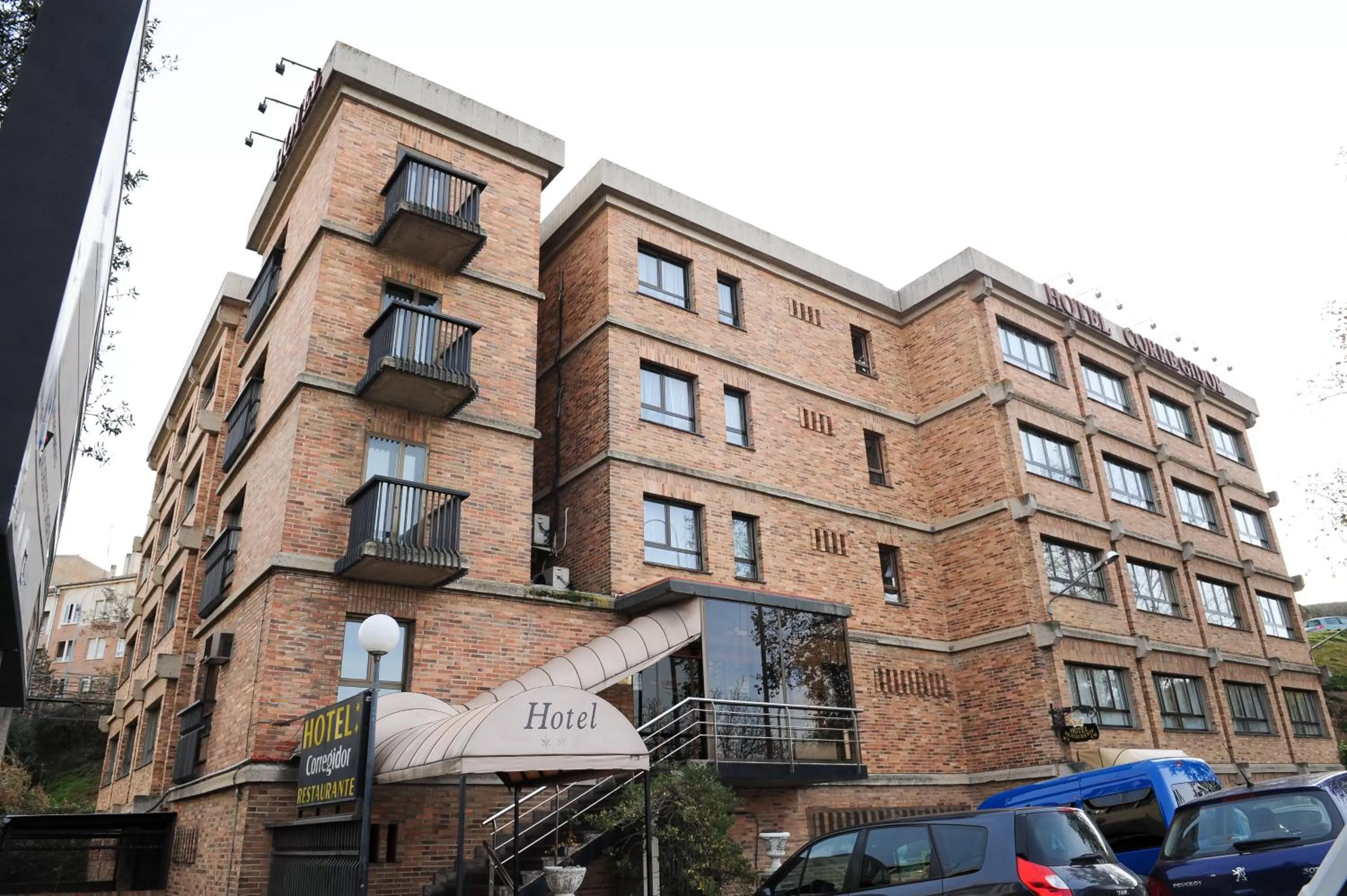 Facade/entrance in Hotel Corregidor