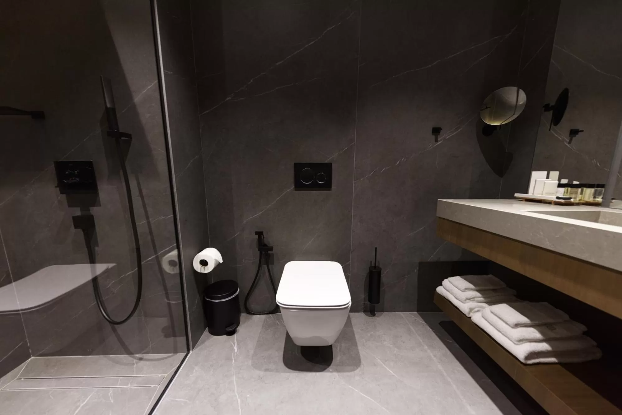 Shower, Bathroom in Hotel Uji Ftohte Tepelene