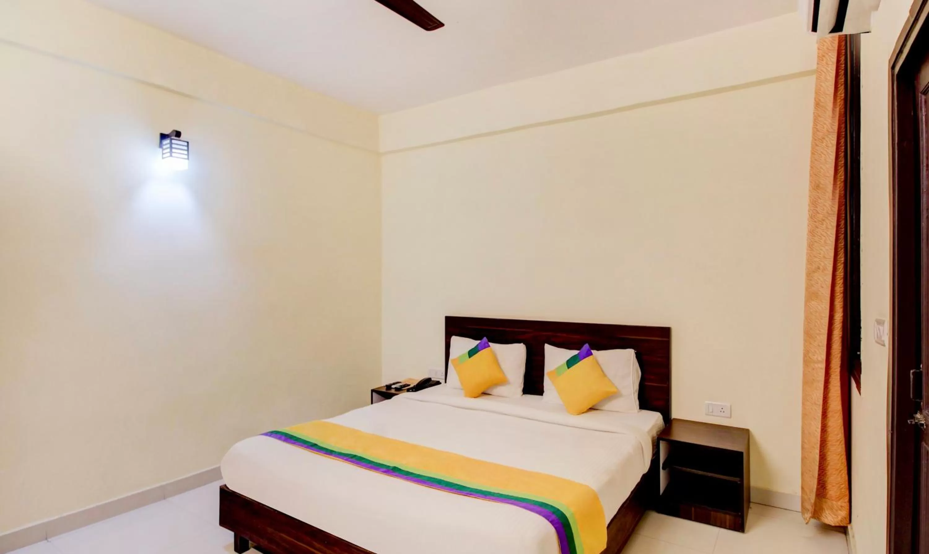 Bed in Itsy By Treebo - Royal Monarch