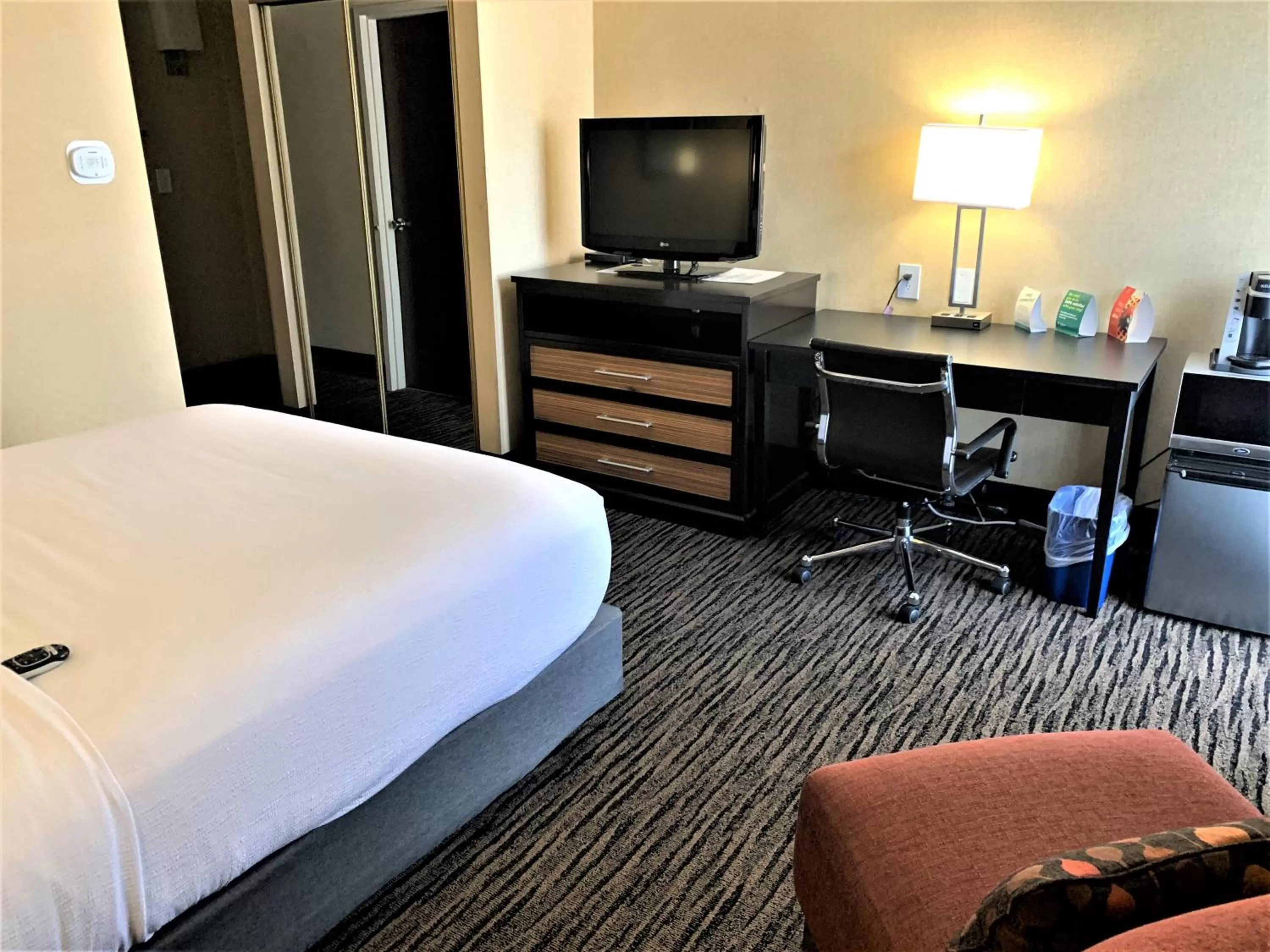 Queen Room - Hearing Accessible - Non-Smoking in Holiday Inn Dublin - Pleasanton, an IHG Hotel