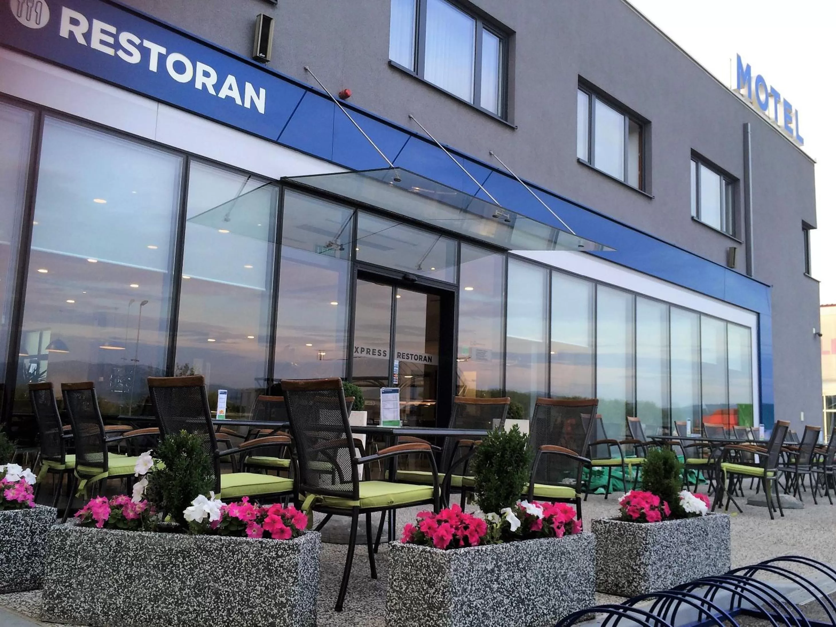 Area and facilities, Restaurant/Places to Eat in Motel Kamenica