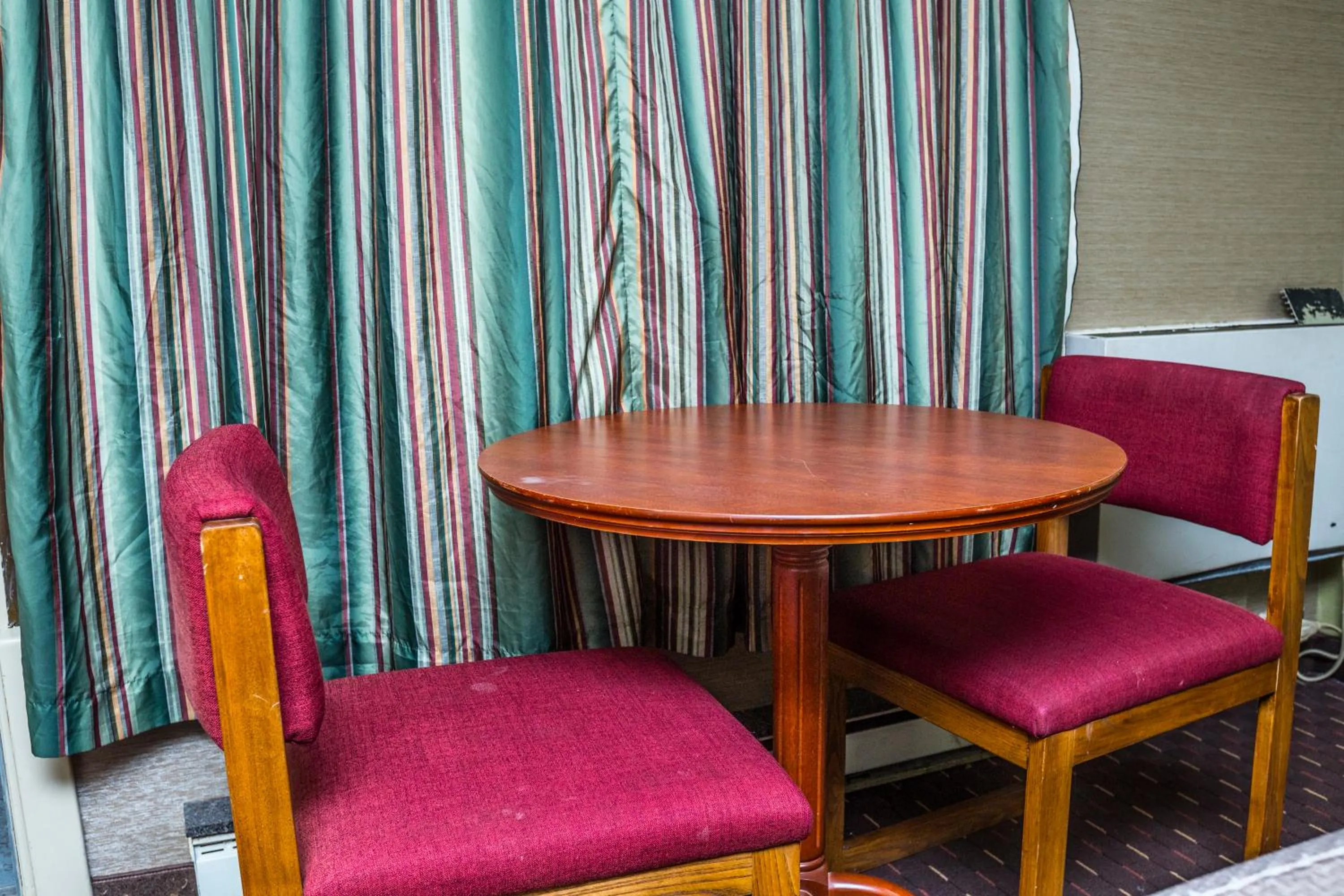 Dining area in Mississauga Gate Inn