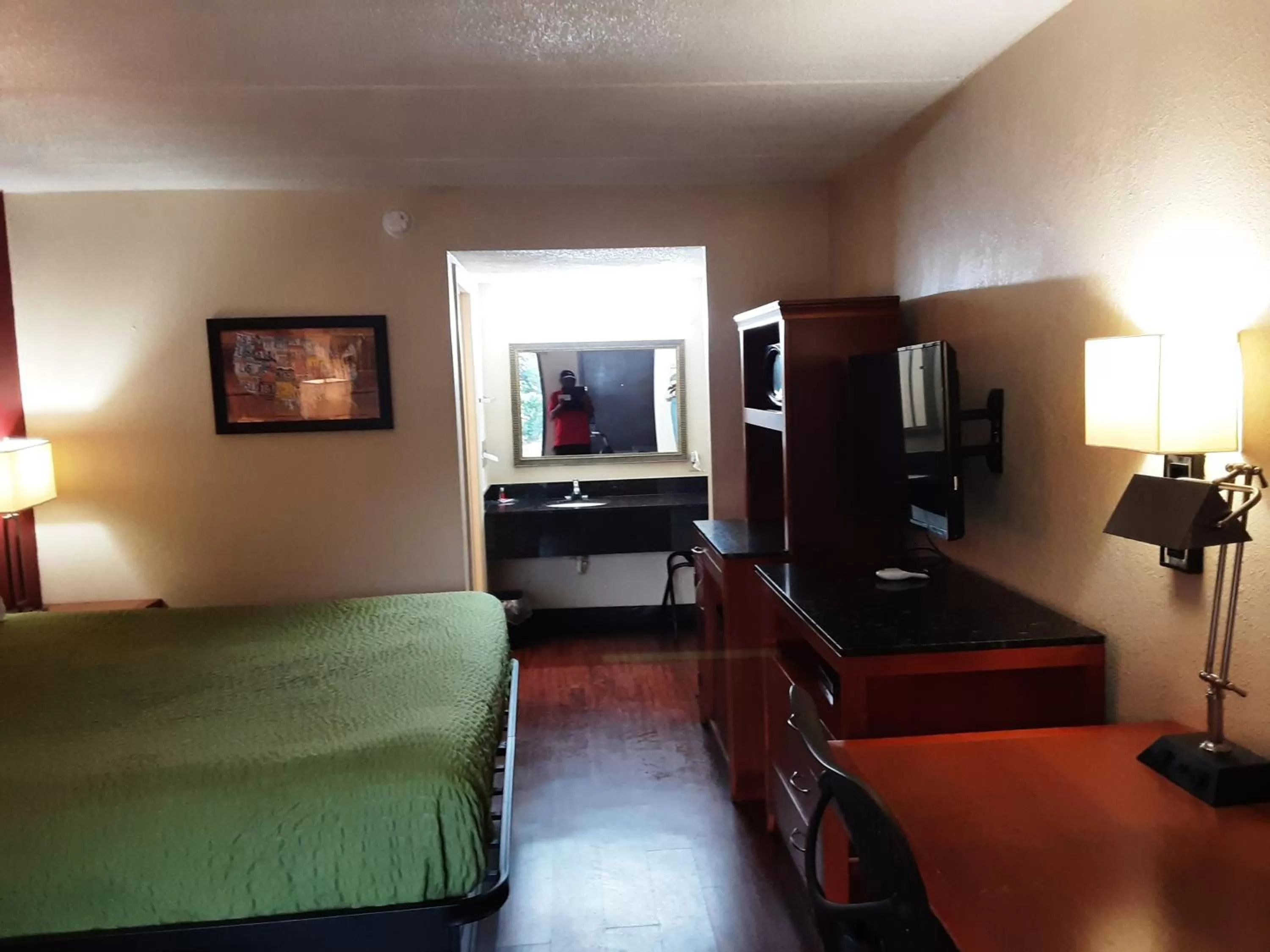 Bed in Econo Lodge Inn & Suites Griffin North