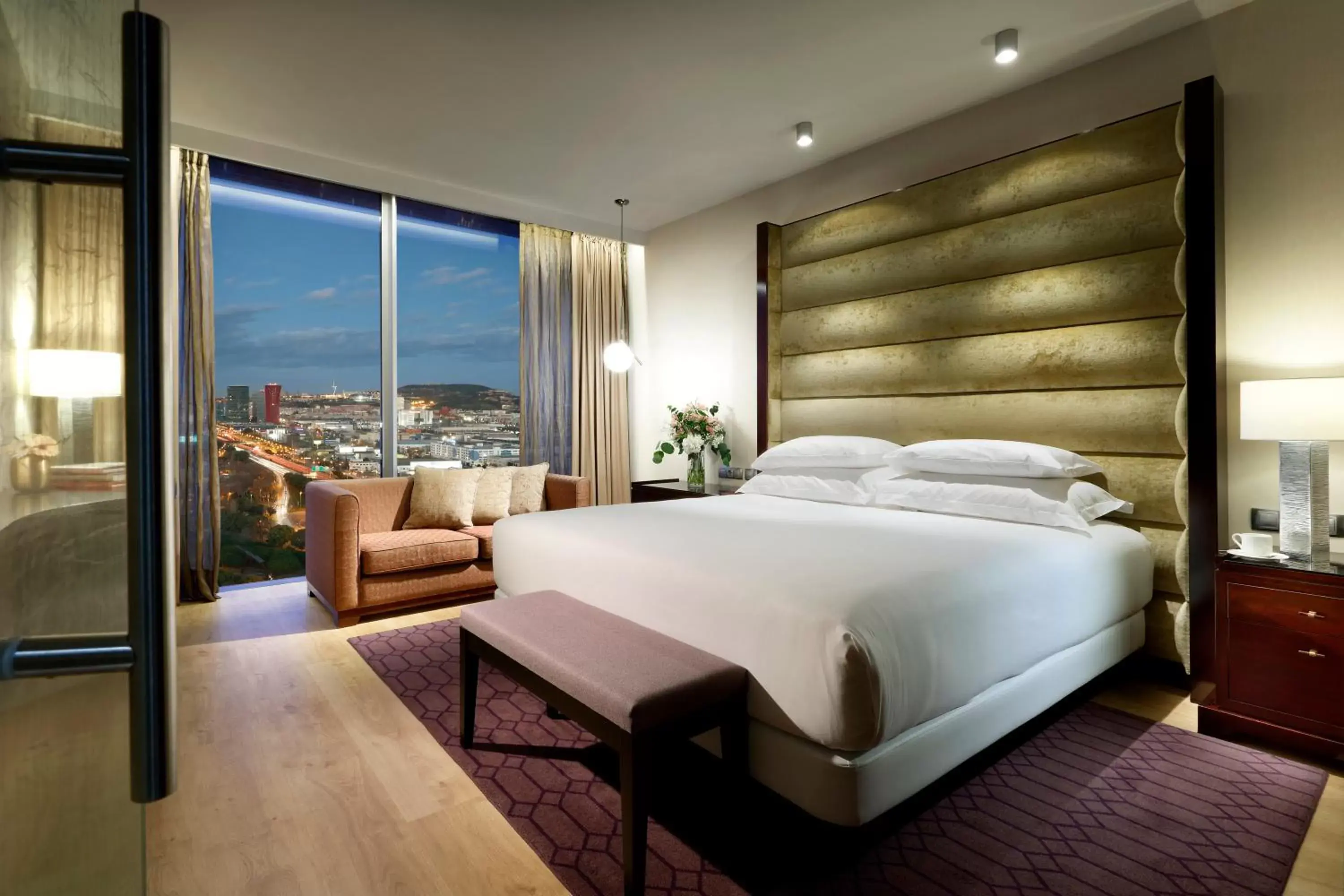 King Room with City View in Hyatt Regency Barcelona Tower King Room with City View in Hyatt Regency Barcelona Tower