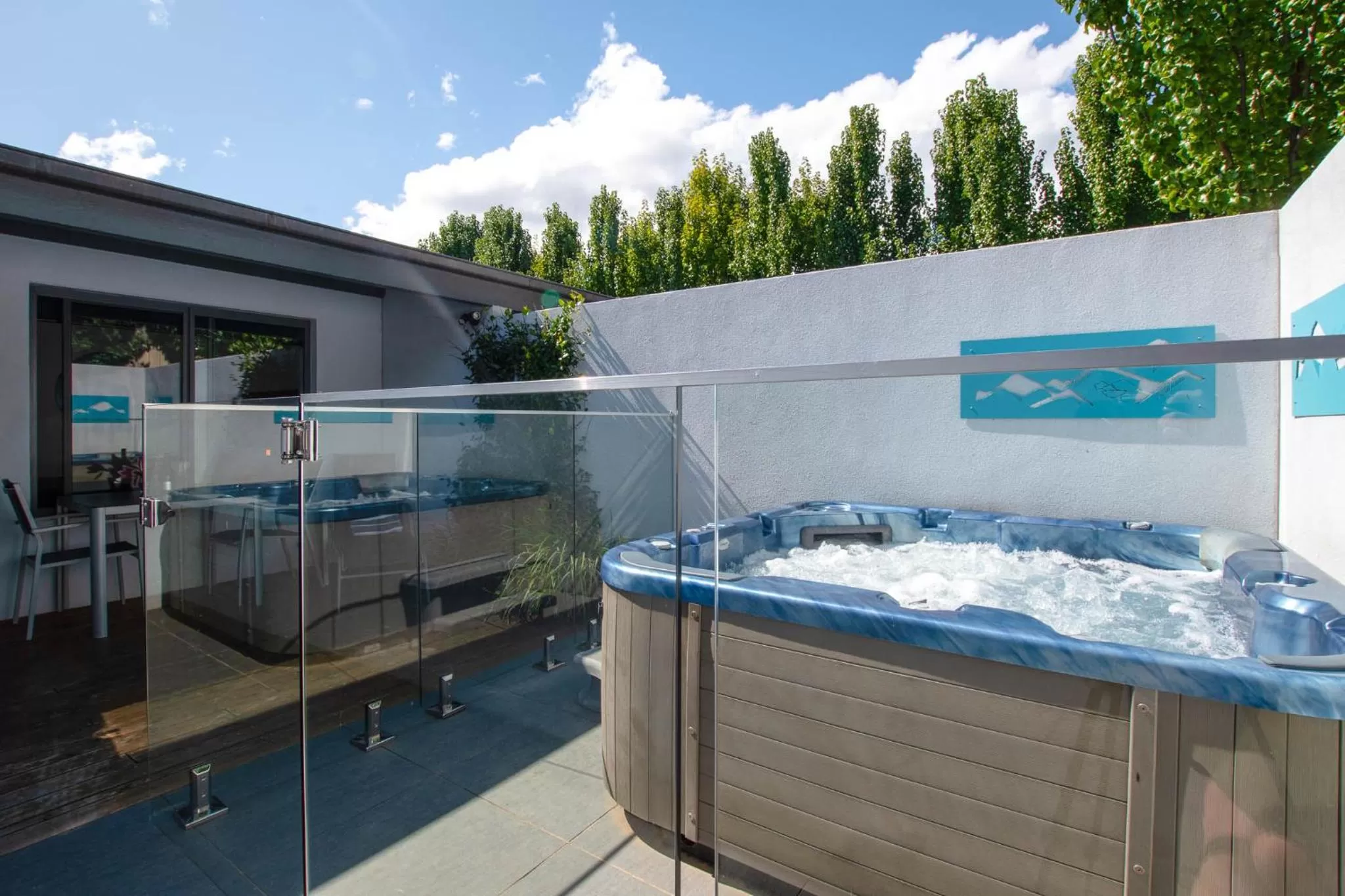 Natural landscape, Swimming Pool in Bright Colonial Motel