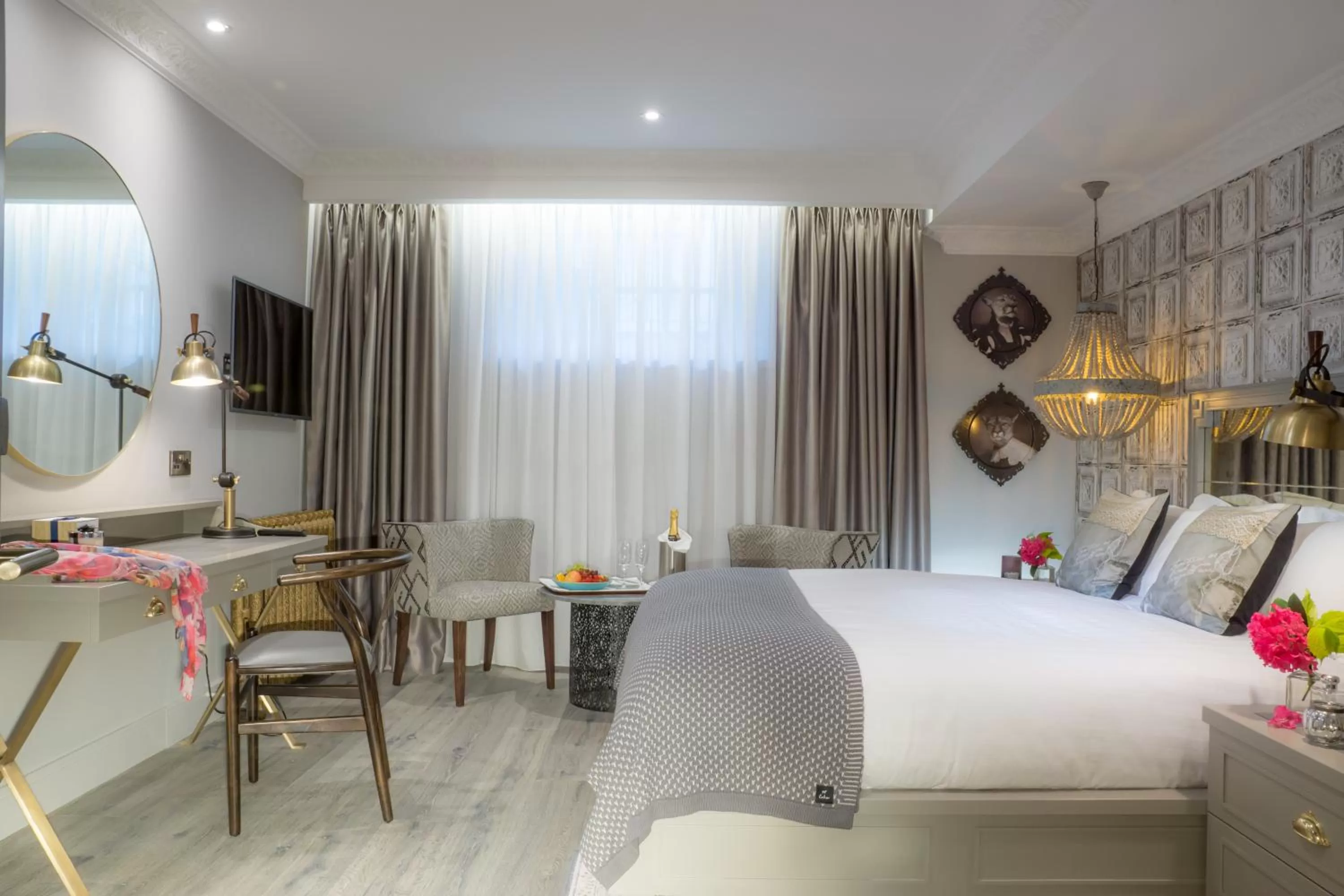 Toilet, Bed in Talbot Hotel Cork