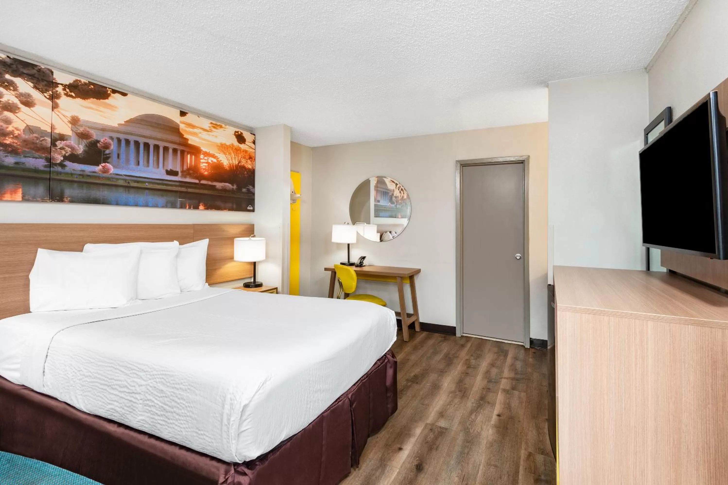 Bed in Days Inn by Wyndham Charlottesville/University Area