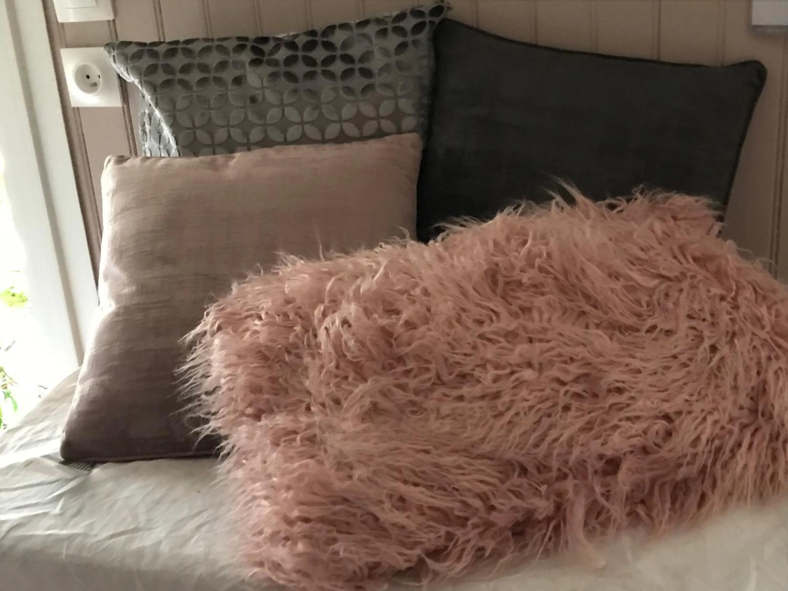 Bed in Logis Hotel Restaurant Hostellerie de la Tour