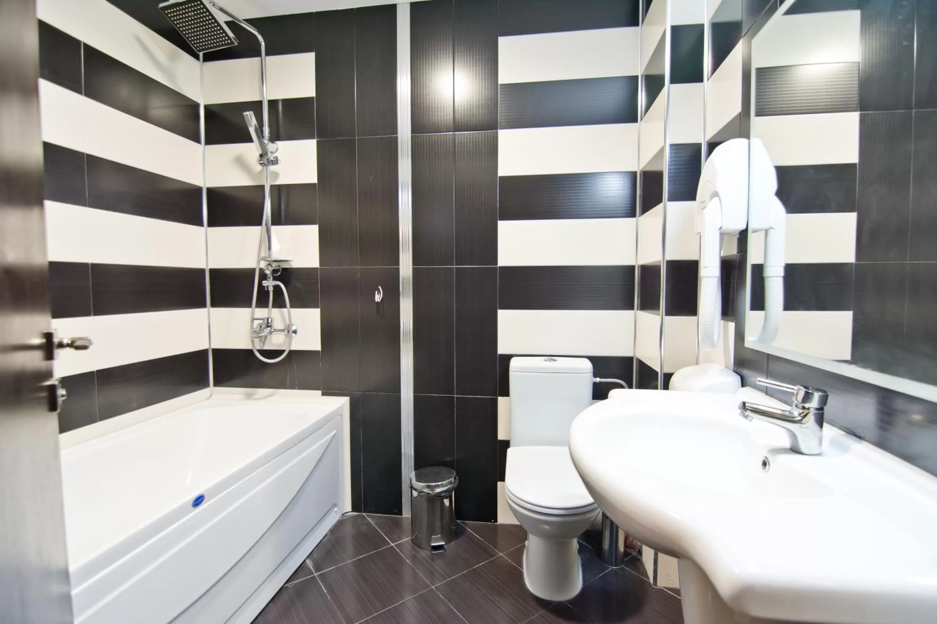 семеен ХОТЕЛ РОМАНТИКА