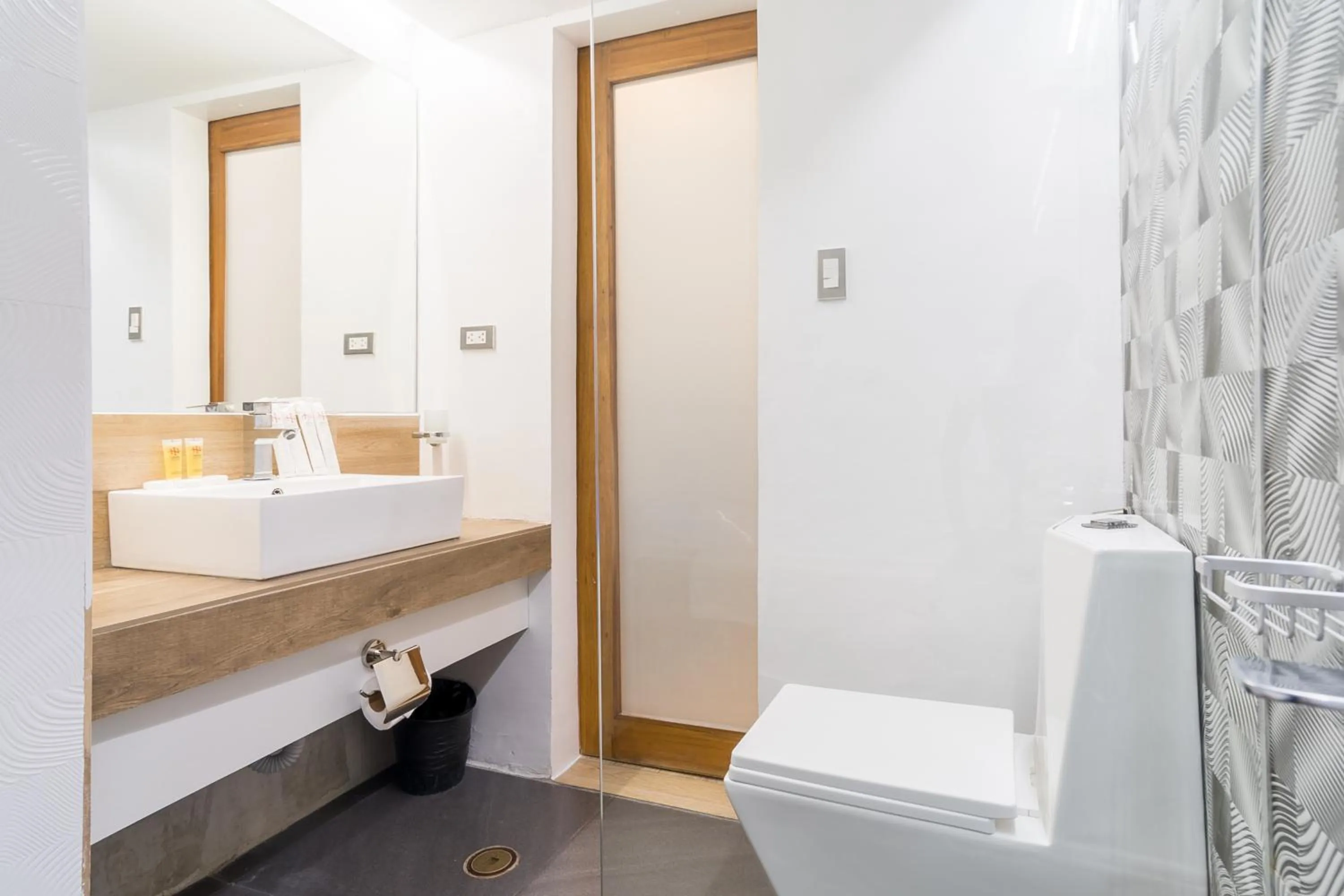 Toilet in Heroes Hotel