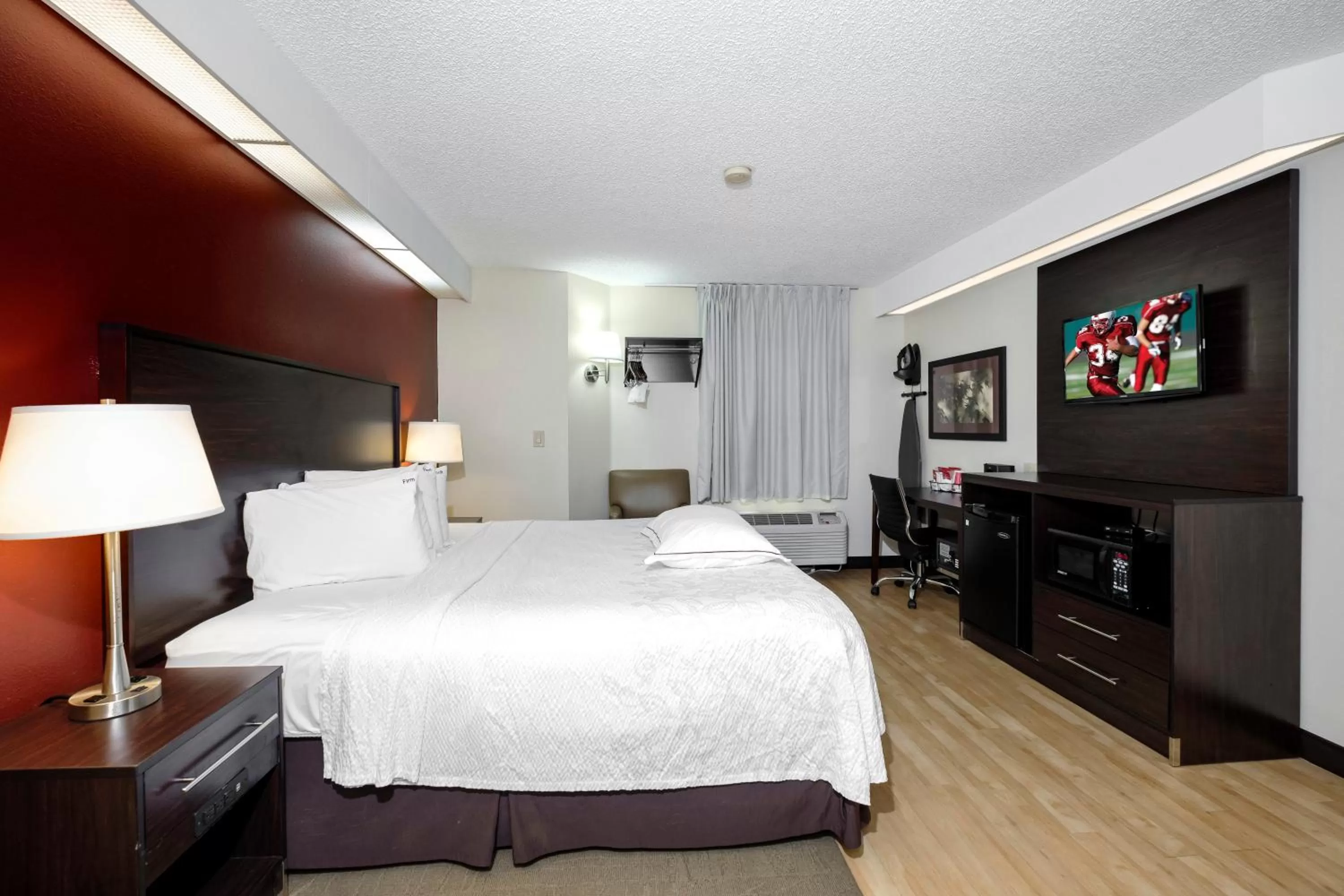 Photo of the whole room, Bed in Red Roof Inn PLUS+ Palm Coast