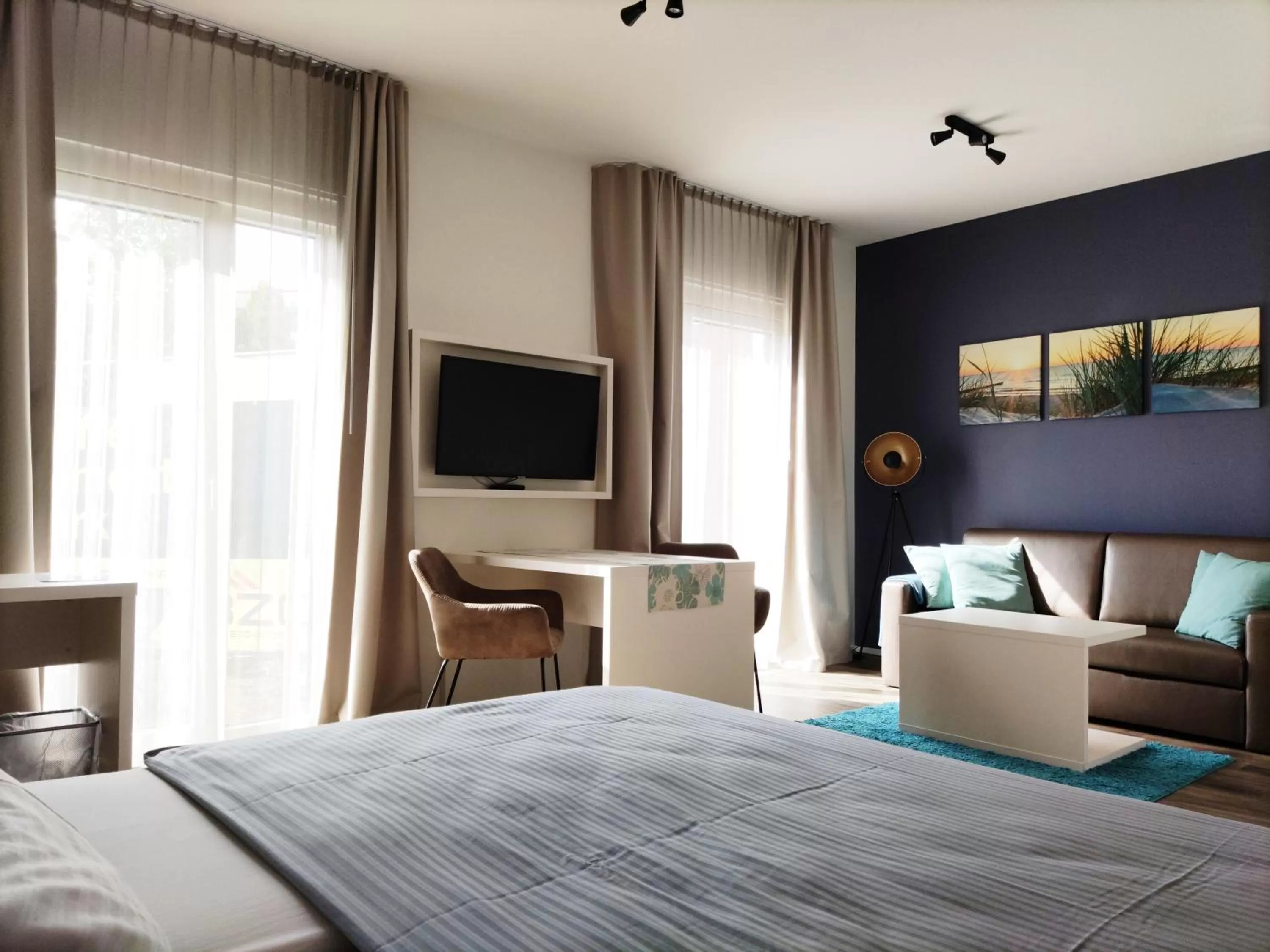 Photo of the whole room, Bed in Amper Art Hotel