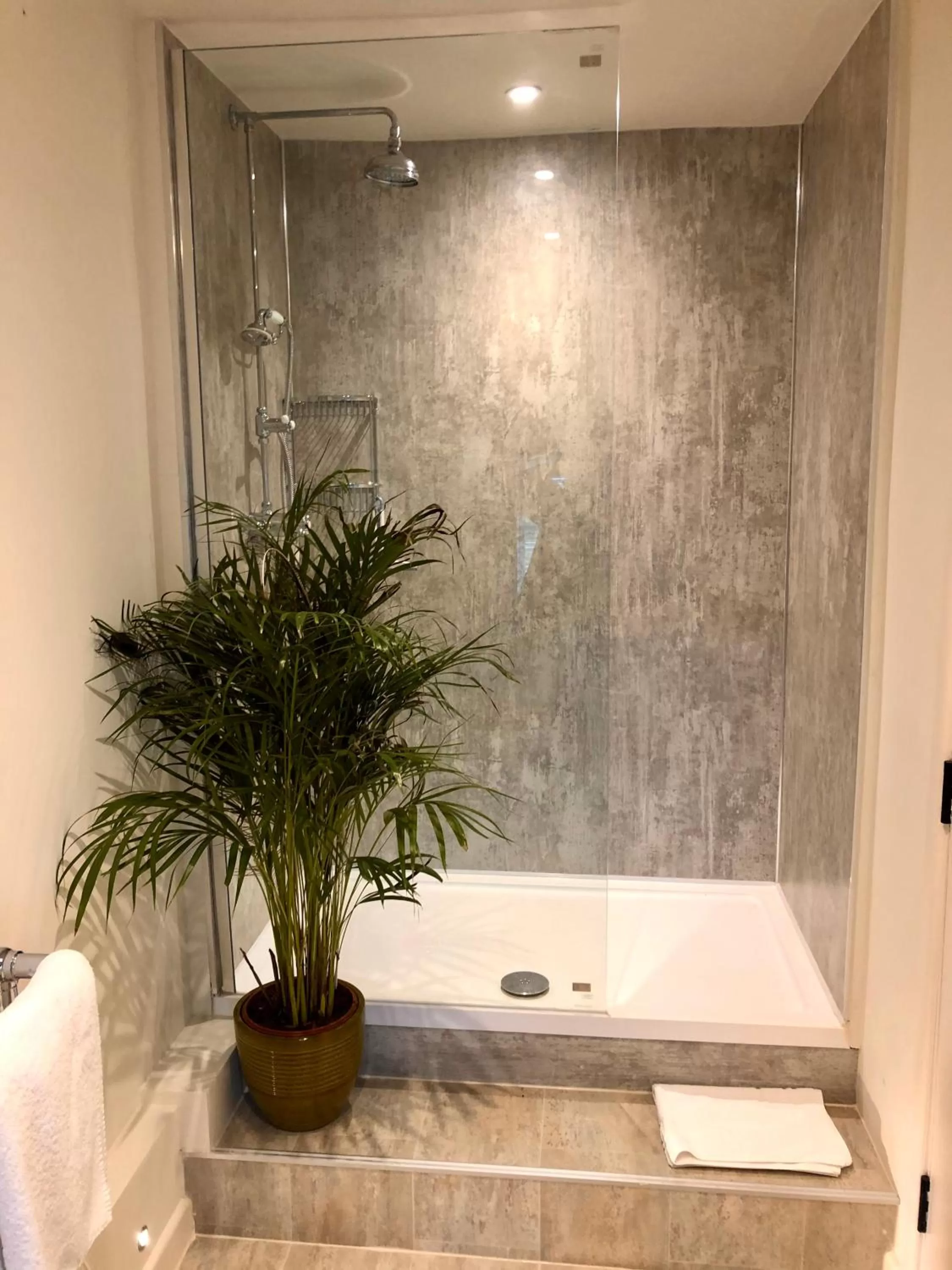 Bathroom in The Pot Kiln