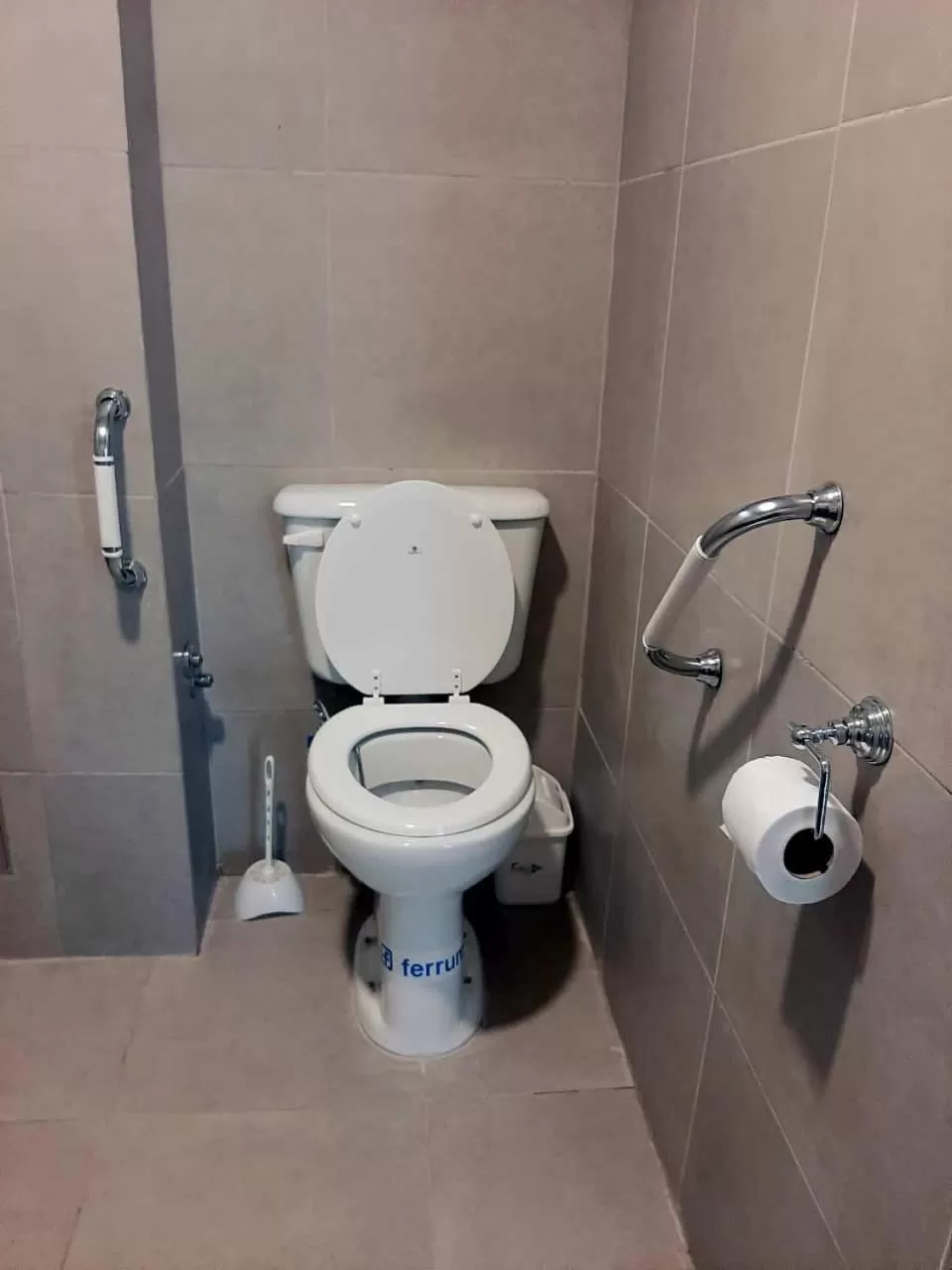 Bathroom in Hotel Musto