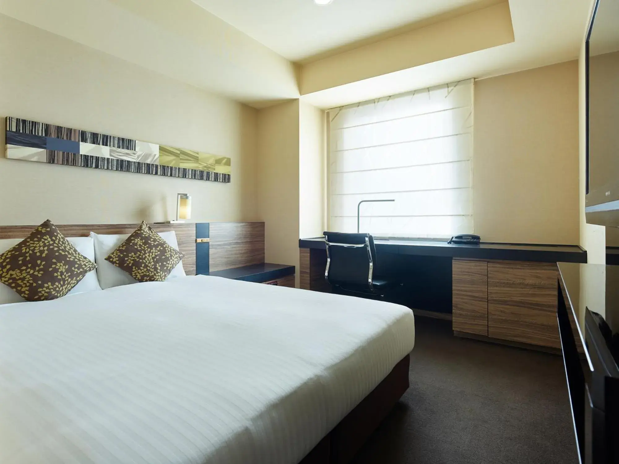 Moderate Queen Room (1 Adult) - single occupancy - Non-Smoking in Mitsui Garden Hotel Sapporo Moderate Queen Room (1 Adult) - single occupancy - Non-Smoking in Mitsui Garden Hotel Sapporo