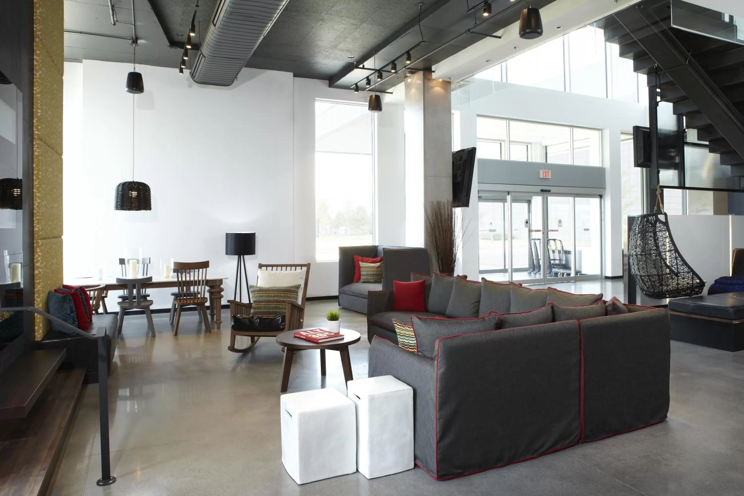 Lounge or bar in Alt Hotel Toronto Airport