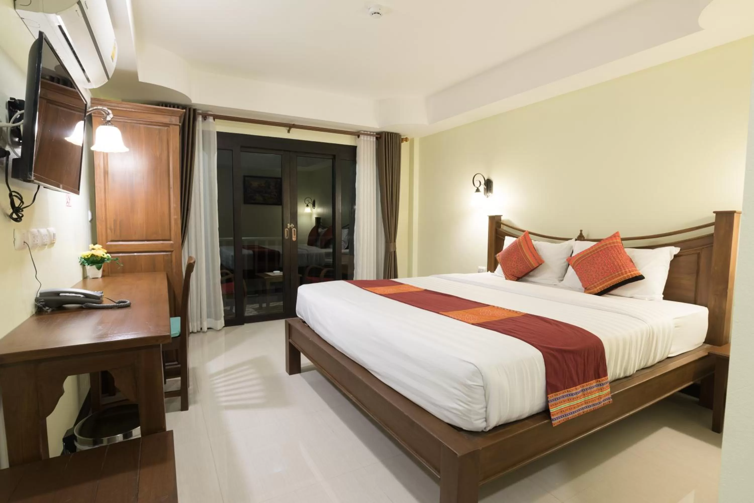 Bed in Riverside House Hotel