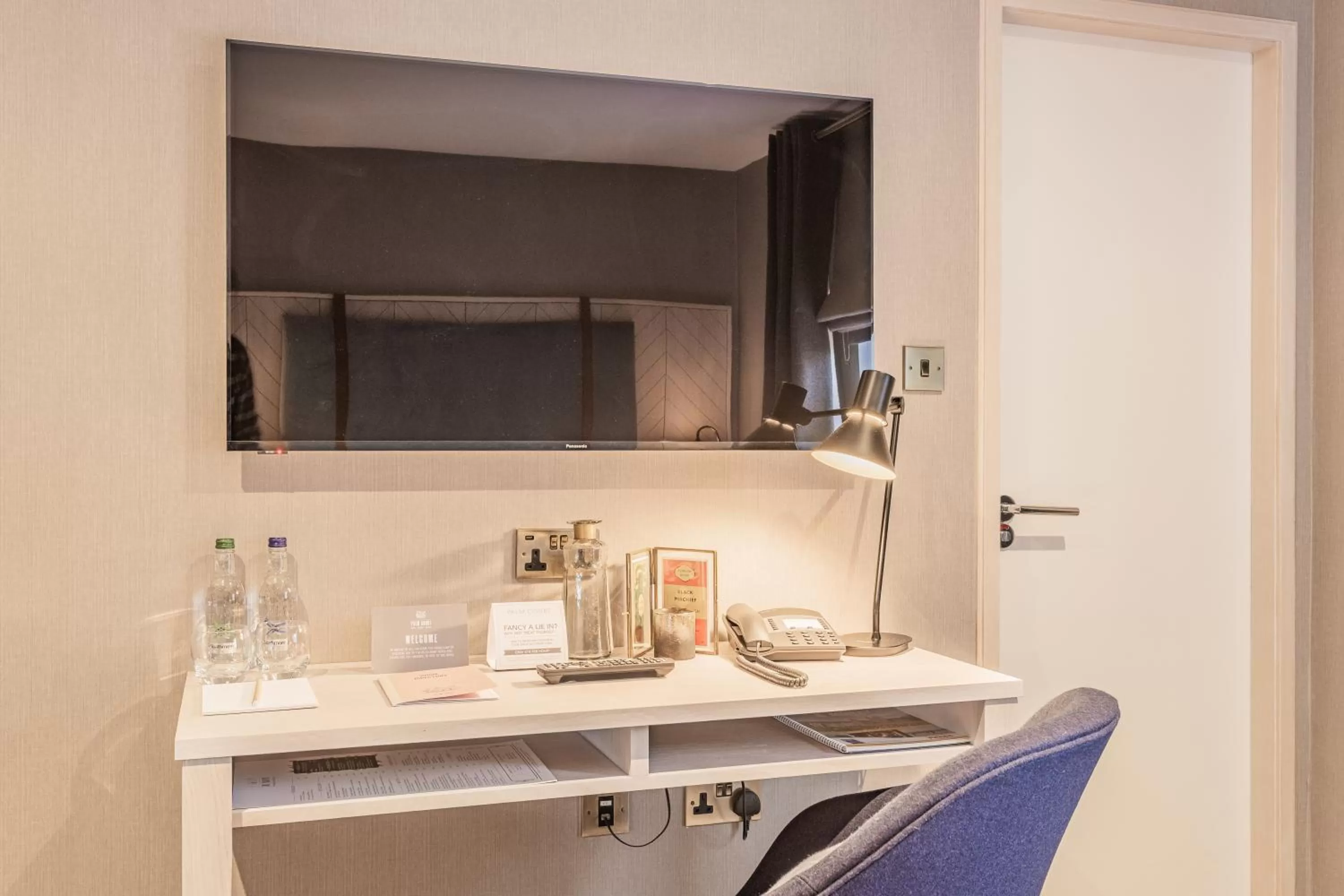 TV and multimedia in Palm Court Hotel