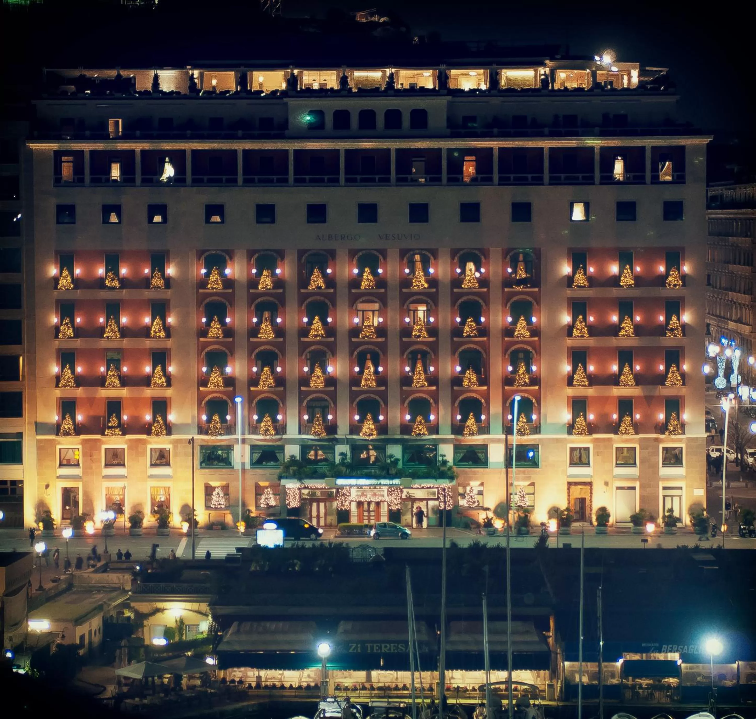 Facade/entrance in Grand Hotel Vesuvio