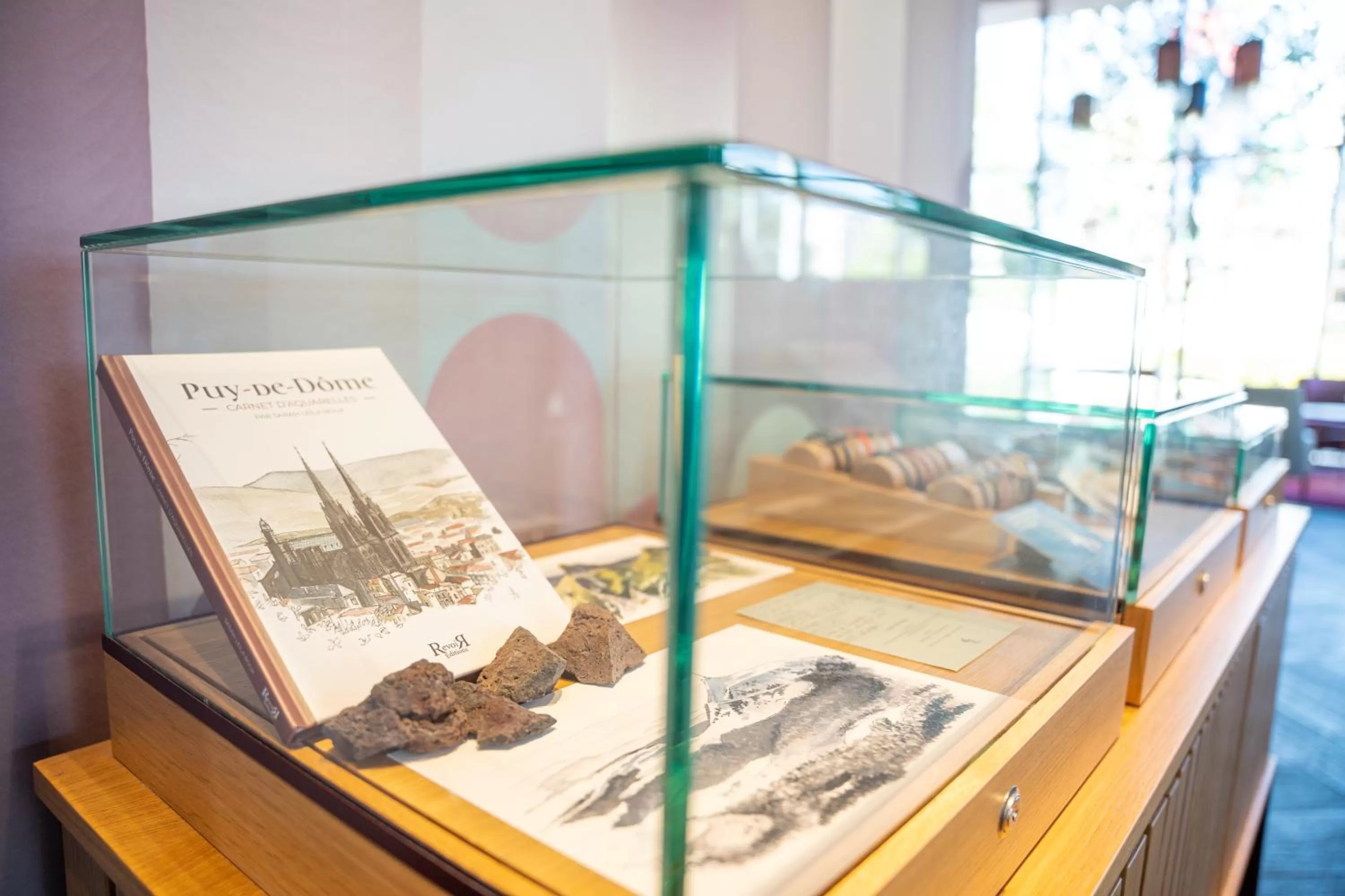 On-site shops in Aiden by Best Western Clermont-Ferrand Hotel & Spa