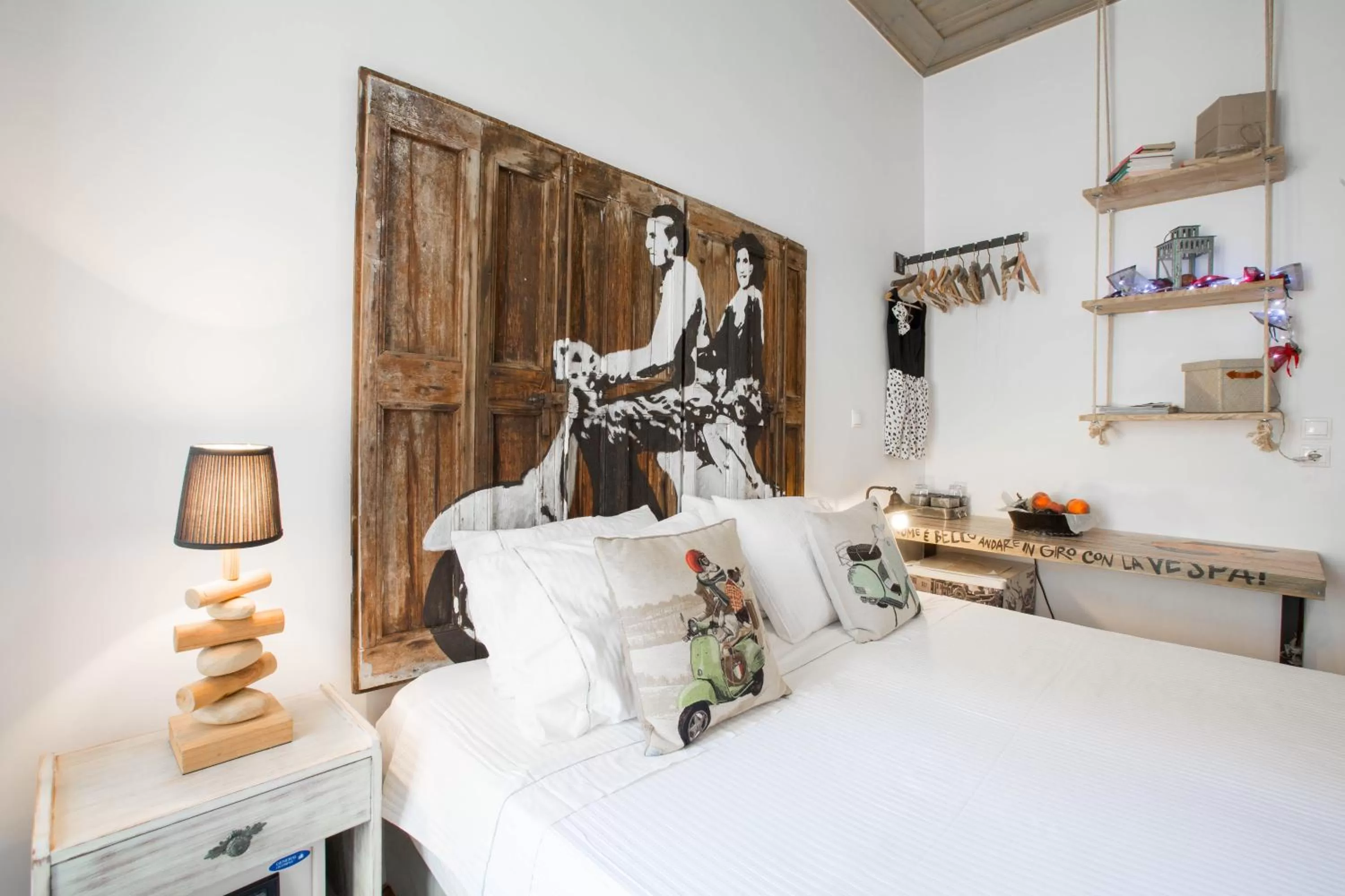 Decorative detail, Bed in Amymone and Adiandi