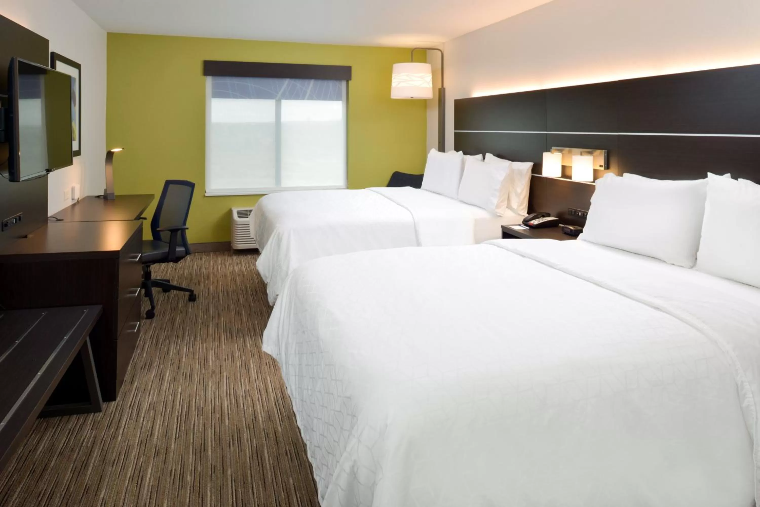 Photo of the whole room, Bed in Holiday Inn Express & Suites Pueblo by IHG